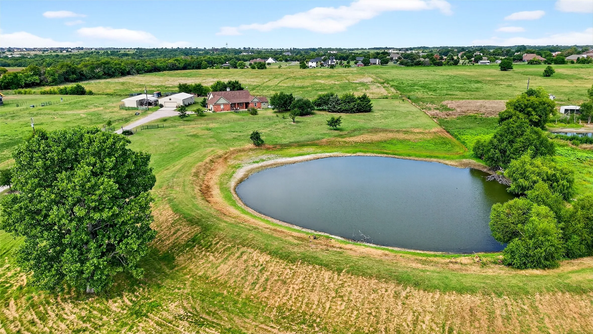 Single Family Residence For Sale in Grayson County , 551 Massey Road, Gunter, Texas 75058, 3 Bedroom, 2 Bathroom, 2 Garage spaces, 1,855 Sqft, built in 1997, Preowned, mls#21046047, Real Estate Agent in Gunter, Homes For Sale in Grayson county, Homes For Sale in Gunter, Realtor in Gunter Texas, Real Estate Brokerage Independent Realty Texas, Luminita Cordes Realtor
