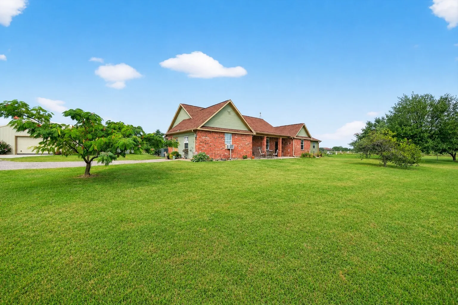 Single Family Residence For Sale in Grayson County , 551 Massey Road, Gunter, Texas 75058, 3 Bedroom, 2 Bathroom, 2 Garage spaces, 1,855 Sqft, built in 1997, Preowned, mls#21046047, Real Estate Agent in Gunter, Homes For Sale in Grayson county, Homes For Sale in Gunter, Realtor in Gunter Texas, Real Estate Brokerage Independent Realty Texas, Luminita Cordes Realtor