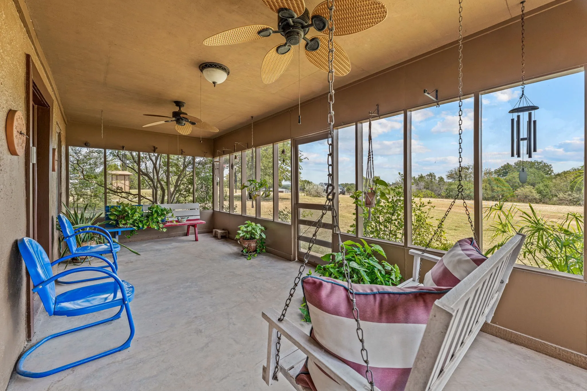 Single Family Residence For Sale in Bosque County , 15061 Highway 6, Iredell, Texas 76649, 4 Bedroom, 2 Bathroom, 3 Garage spaces, 2,156 Sqft, built in 1945, Preowned, Price $385,900, mls#21043073, Real Estate Agent in Iredell, Homes For Sale in Bosque county, Homes For Sale in Iredell, Realtor in Iredell Texas, Real Estate Brokerage Independent Realty Texas, Luminita Cordes Realtor