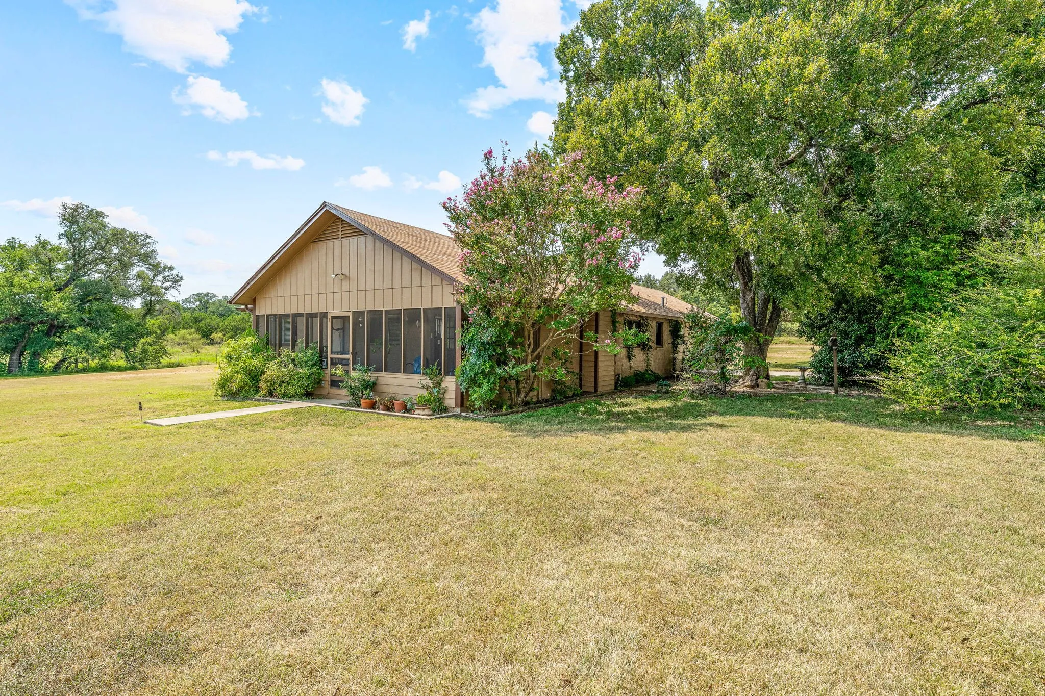 Single Family Residence For Sale in Bosque County , 15061 Highway 6, Iredell, Texas 76649, 4 Bedroom, 2 Bathroom, 3 Garage spaces, 2,156 Sqft, built in 1945, Preowned, Price $385,900, mls#21043073, Real Estate Agent in Iredell, Homes For Sale in Bosque county, Homes For Sale in Iredell, Realtor in Iredell Texas, Real Estate Brokerage Independent Realty Texas, Luminita Cordes Realtor