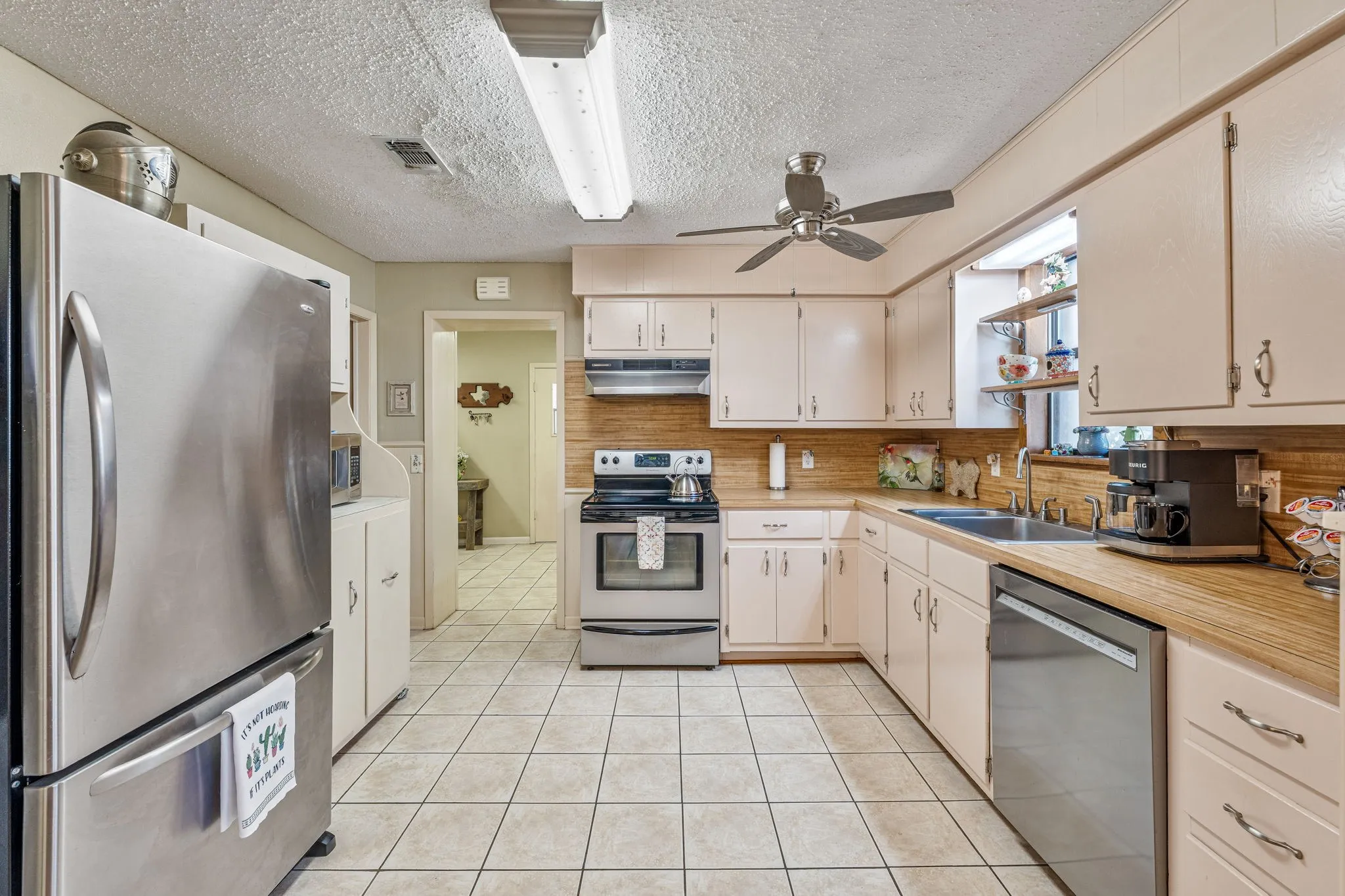 Single Family Residence For Sale in Bosque County , 15061 Highway 6, Iredell, Texas 76649, 4 Bedroom, 2 Bathroom, 3 Garage spaces, 2,156 Sqft, built in 1945, Preowned, Price $385,900, mls#21043073, Real Estate Agent in Iredell, Homes For Sale in Bosque county, Homes For Sale in Iredell, Realtor in Iredell Texas, Real Estate Brokerage Independent Realty Texas, Luminita Cordes Realtor