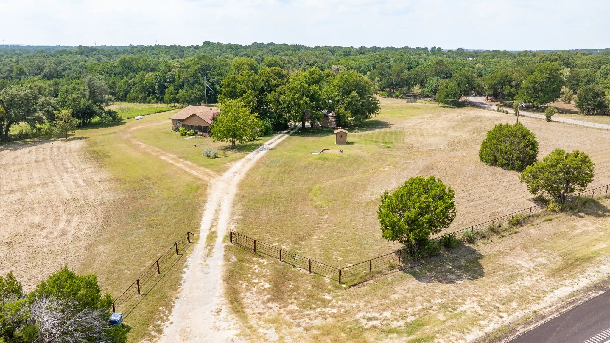 Single Family Residence For Sale in Bosque County , 15061 Highway 6, Iredell, Texas 76649, 4 Bedroom, 2 Bathroom, 3 Garage spaces, 2,156 Sqft, built in 1945, Preowned, Price $385,900, mls#21043073, Real Estate Agent in Iredell, Homes For Sale in Bosque county, Homes For Sale in Iredell, Realtor in Iredell Texas, Real Estate Brokerage Independent Realty Texas, Luminita Cordes Realtor