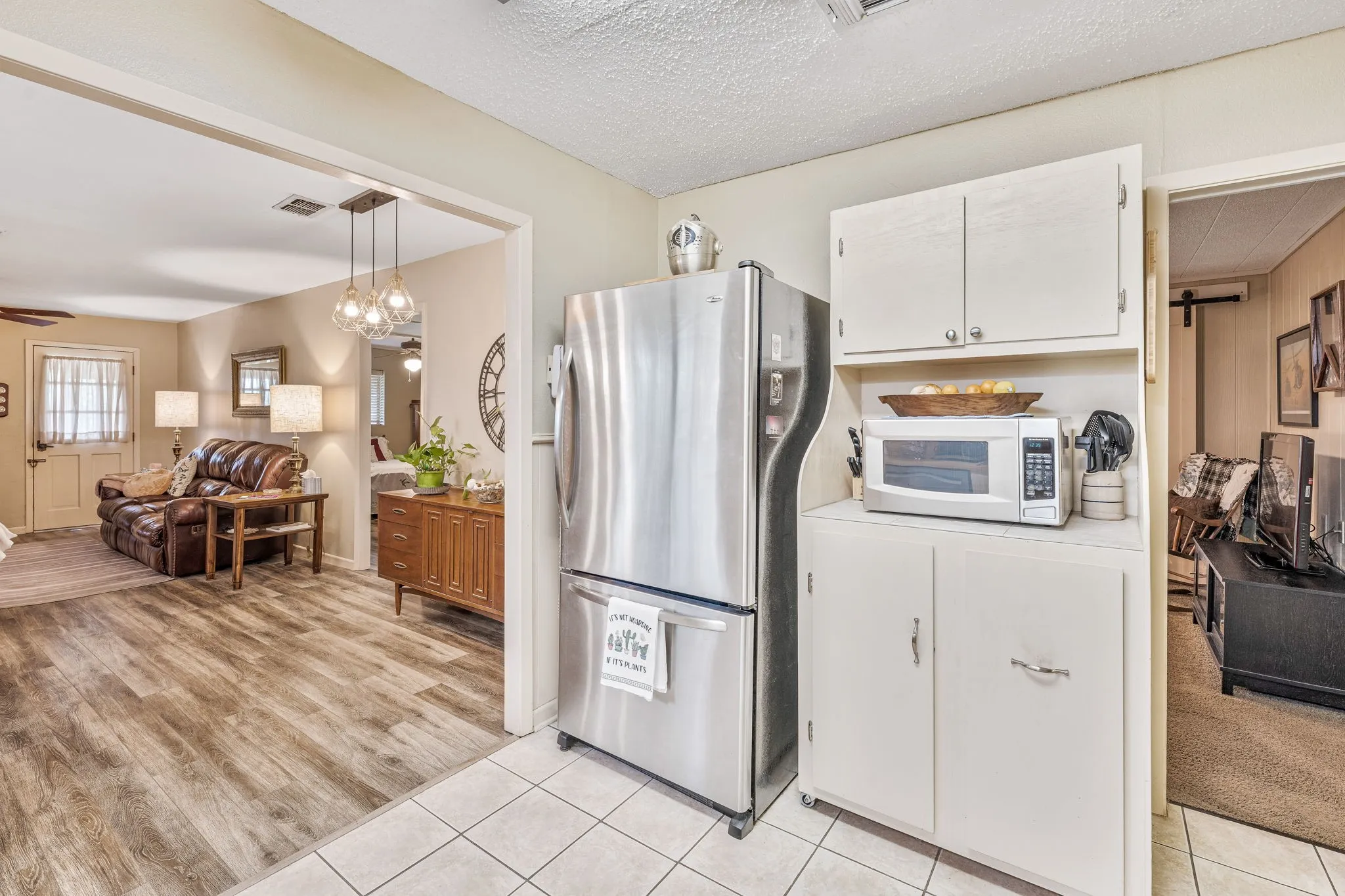 Single Family Residence For Sale in Bosque County , 15061 Highway 6, Iredell, Texas 76649, 4 Bedroom, 2 Bathroom, 3 Garage spaces, 2,156 Sqft, built in 1945, Preowned, Price $385,900, mls#21043073, Real Estate Agent in Iredell, Homes For Sale in Bosque county, Homes For Sale in Iredell, Realtor in Iredell Texas, Real Estate Brokerage Independent Realty Texas, Luminita Cordes Realtor