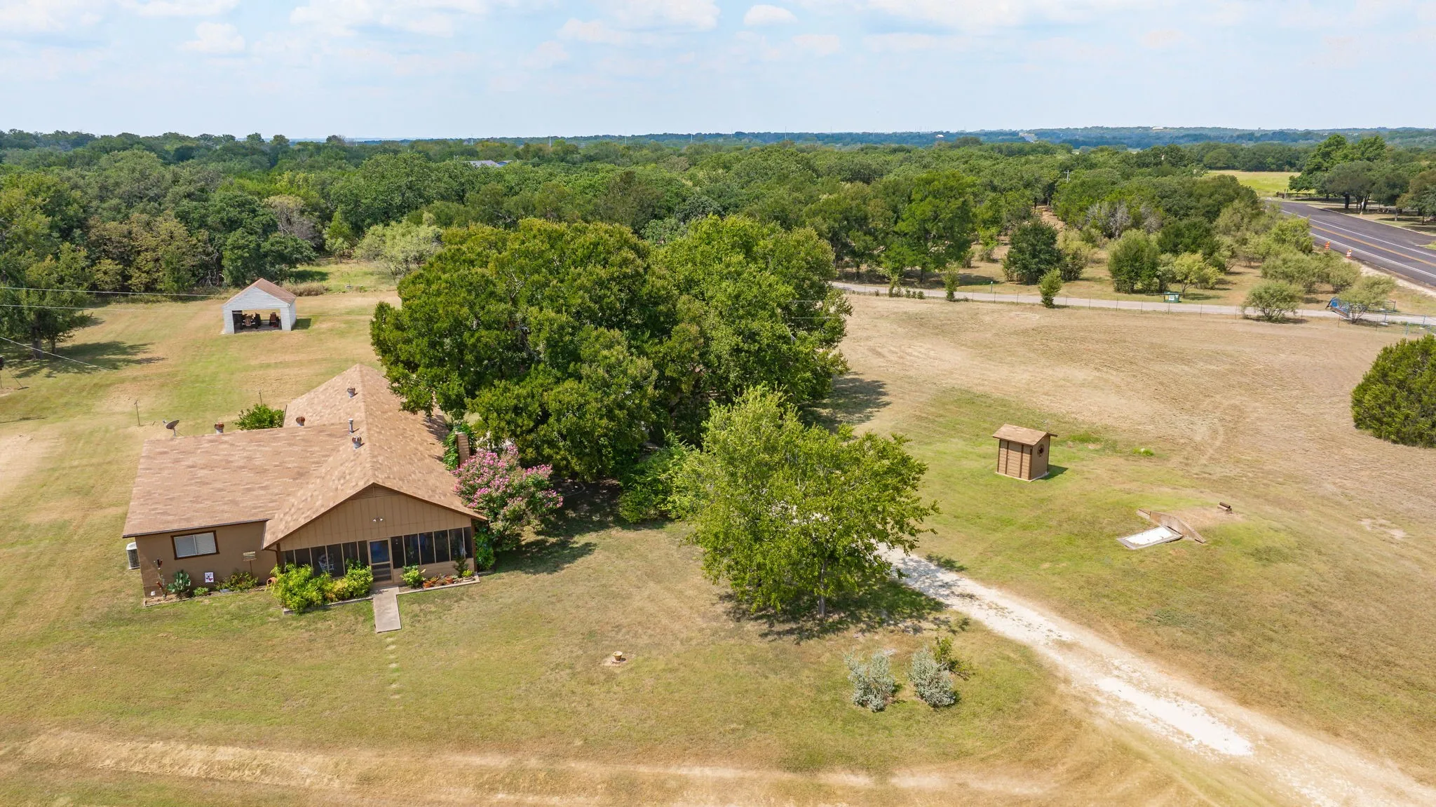 Single Family Residence For Sale in Bosque County , 15061 Highway 6, Iredell, Texas 76649, 4 Bedroom, 2 Bathroom, 3 Garage spaces, 2,156 Sqft, built in 1945, Preowned, Price $385,900, mls#21043073, Real Estate Agent in Iredell, Homes For Sale in Bosque county, Homes For Sale in Iredell, Realtor in Iredell Texas, Real Estate Brokerage Independent Realty Texas, Luminita Cordes Realtor