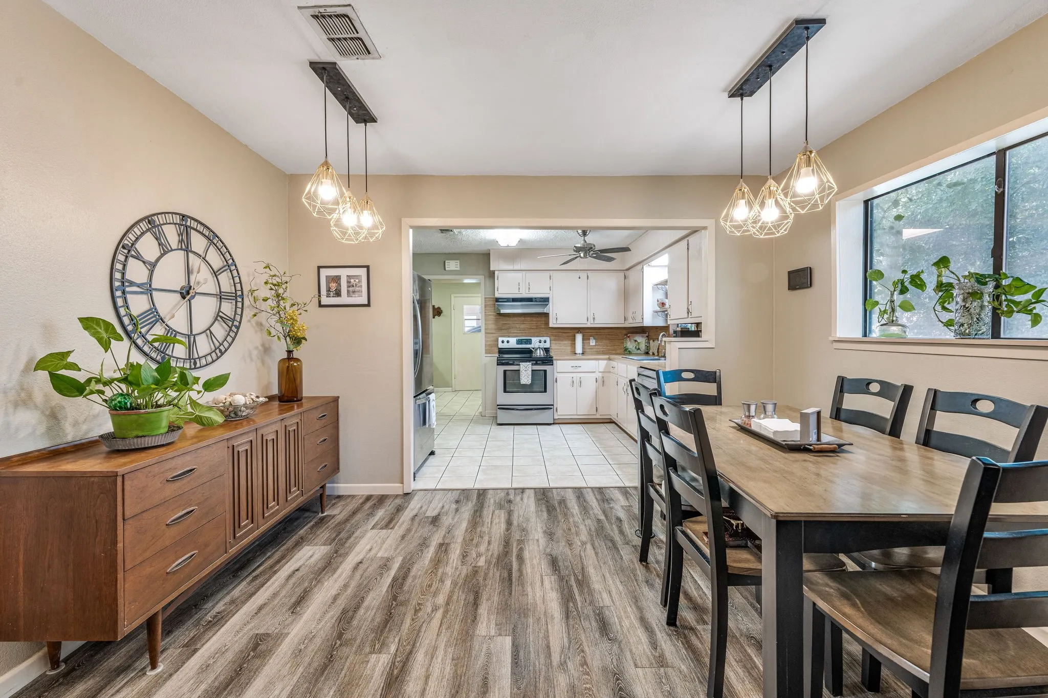 Single Family Residence For Sale in Bosque County , 15061 Highway 6, Iredell, Texas 76649, 4 Bedroom, 2 Bathroom, 3 Garage spaces, 2,156 Sqft, built in 1945, Preowned, Price $385,900, mls#21043073, Real Estate Agent in Iredell, Homes For Sale in Bosque county, Homes For Sale in Iredell, Realtor in Iredell Texas, Real Estate Brokerage Independent Realty Texas, Luminita Cordes Realtor