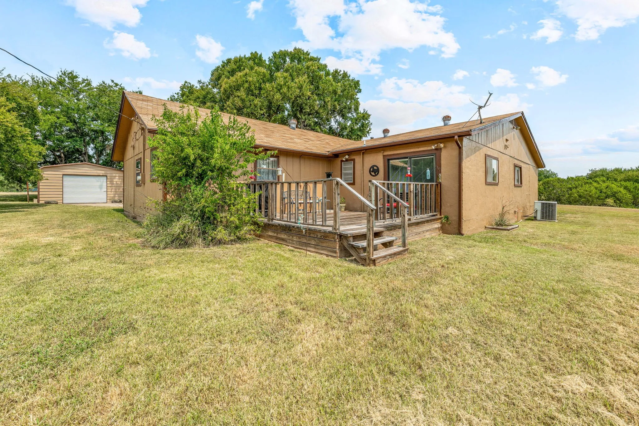 Single Family Residence For Sale in Bosque County , 15061 Highway 6, Iredell, Texas 76649, 4 Bedroom, 2 Bathroom, 3 Garage spaces, 2,156 Sqft, built in 1945, Preowned, Price $385,900, mls#21043073, Real Estate Agent in Iredell, Homes For Sale in Bosque county, Homes For Sale in Iredell, Realtor in Iredell Texas, Real Estate Brokerage Independent Realty Texas, Luminita Cordes Realtor