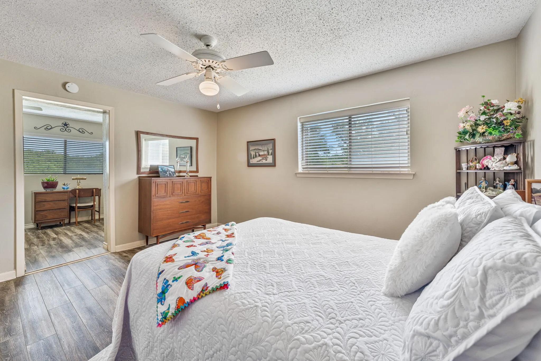 Single Family Residence For Sale in Bosque County , 15061 Highway 6, Iredell, Texas 76649, 4 Bedroom, 2 Bathroom, 3 Garage spaces, 2,156 Sqft, built in 1945, Preowned, Price $385,900, mls#21043073, Real Estate Agent in Iredell, Homes For Sale in Bosque county, Homes For Sale in Iredell, Realtor in Iredell Texas, Real Estate Brokerage Independent Realty Texas, Luminita Cordes Realtor