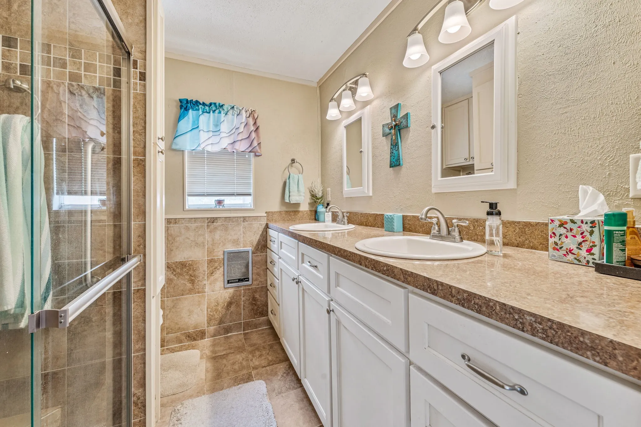 Single Family Residence For Sale in Bosque County , 15061 Highway 6, Iredell, Texas 76649, 4 Bedroom, 2 Bathroom, 3 Garage spaces, 2,156 Sqft, built in 1945, Preowned, Price $385,900, mls#21043073, Real Estate Agent in Iredell, Homes For Sale in Bosque county, Homes For Sale in Iredell, Realtor in Iredell Texas, Real Estate Brokerage Independent Realty Texas, Luminita Cordes Realtor