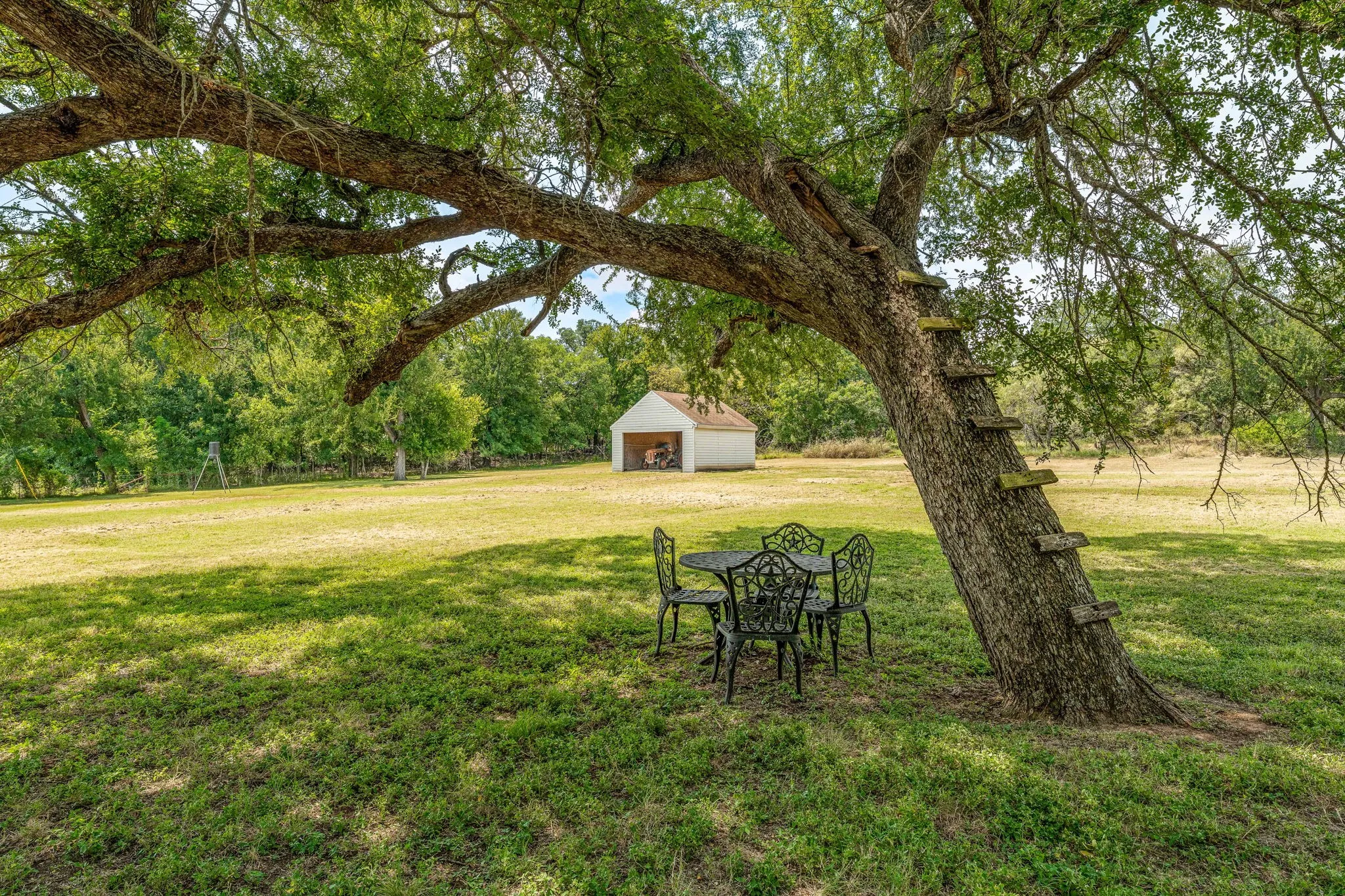 Single Family Residence For Sale in Bosque County , 15061 Highway 6, Iredell, Texas 76649, 4 Bedroom, 2 Bathroom, 3 Garage spaces, 2,156 Sqft, built in 1945, Preowned, Price $385,900, mls#21043073, Real Estate Agent in Iredell, Homes For Sale in Bosque county, Homes For Sale in Iredell, Realtor in Iredell Texas, Real Estate Brokerage Independent Realty Texas, Luminita Cordes Realtor