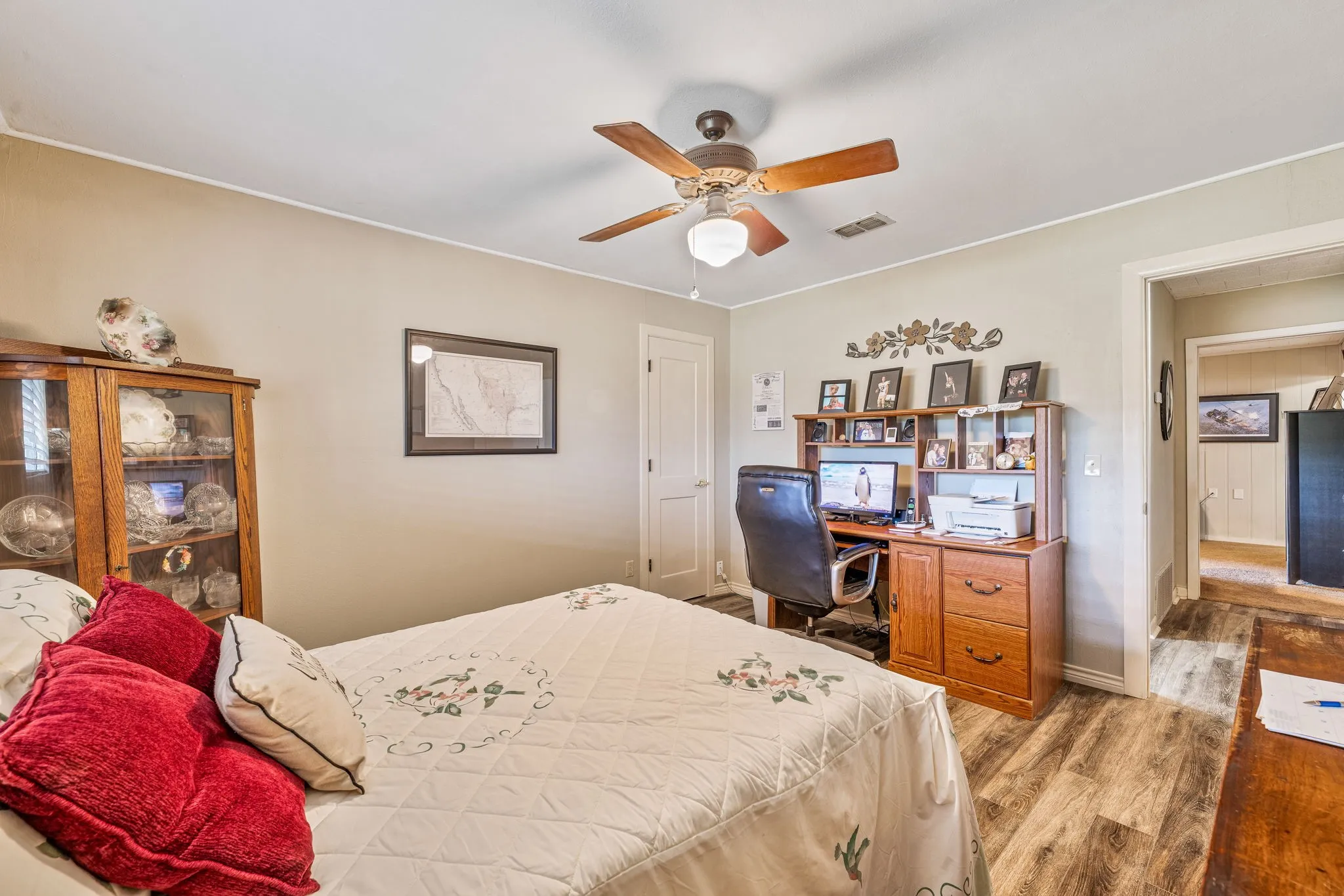 Single Family Residence For Sale in Bosque County , 15061 Highway 6, Iredell, Texas 76649, 4 Bedroom, 2 Bathroom, 3 Garage spaces, 2,156 Sqft, built in 1945, Preowned, Price $385,900, mls#21043073, Real Estate Agent in Iredell, Homes For Sale in Bosque county, Homes For Sale in Iredell, Realtor in Iredell Texas, Real Estate Brokerage Independent Realty Texas, Luminita Cordes Realtor