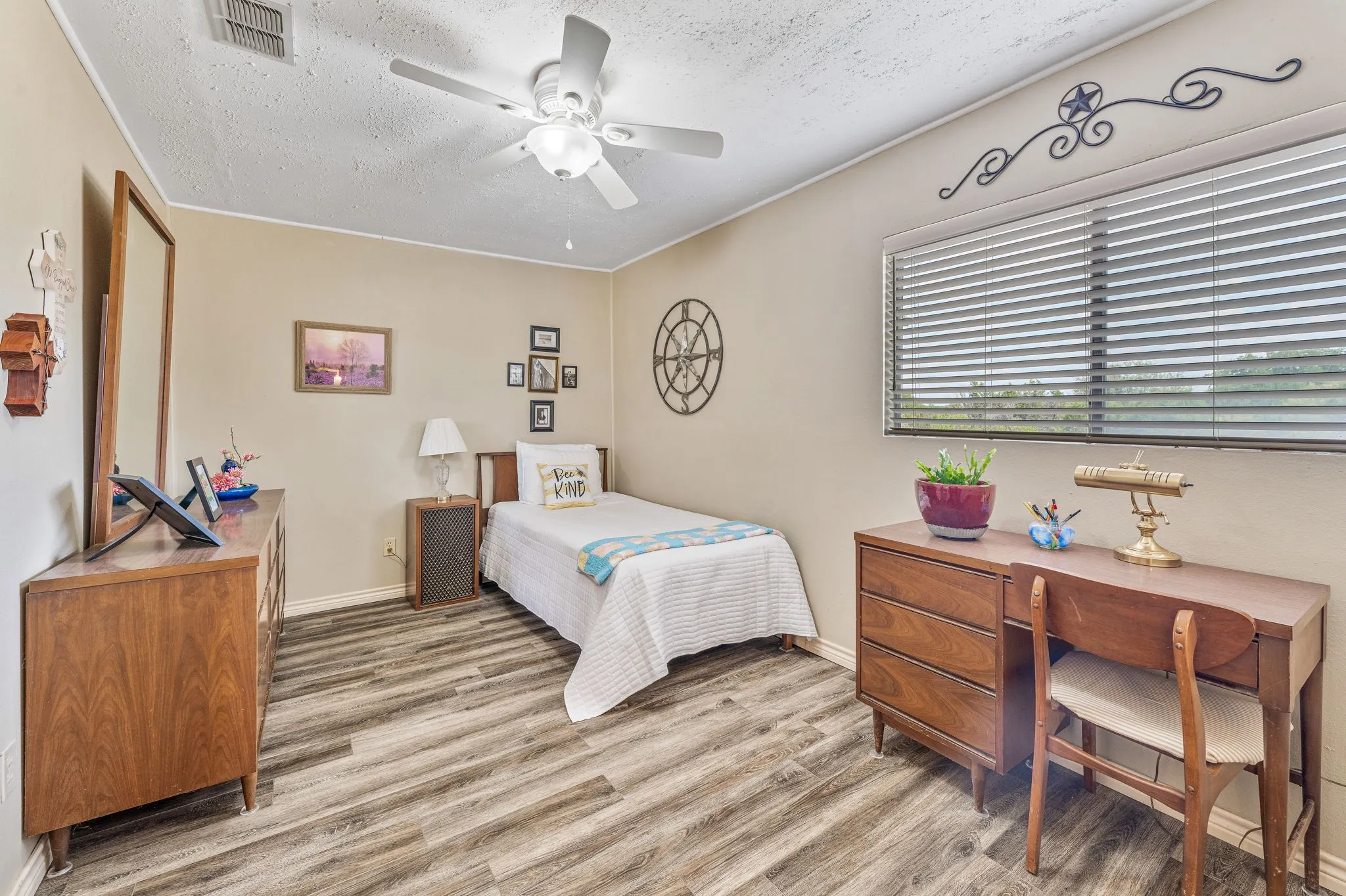 Single Family Residence For Sale in Bosque County , 15061 Highway 6, Iredell, Texas 76649, 4 Bedroom, 2 Bathroom, 3 Garage spaces, 2,156 Sqft, built in 1945, Preowned, Price $385,900, mls#21043073, Real Estate Agent in Iredell, Homes For Sale in Bosque county, Homes For Sale in Iredell, Realtor in Iredell Texas, Real Estate Brokerage Independent Realty Texas, Luminita Cordes Realtor