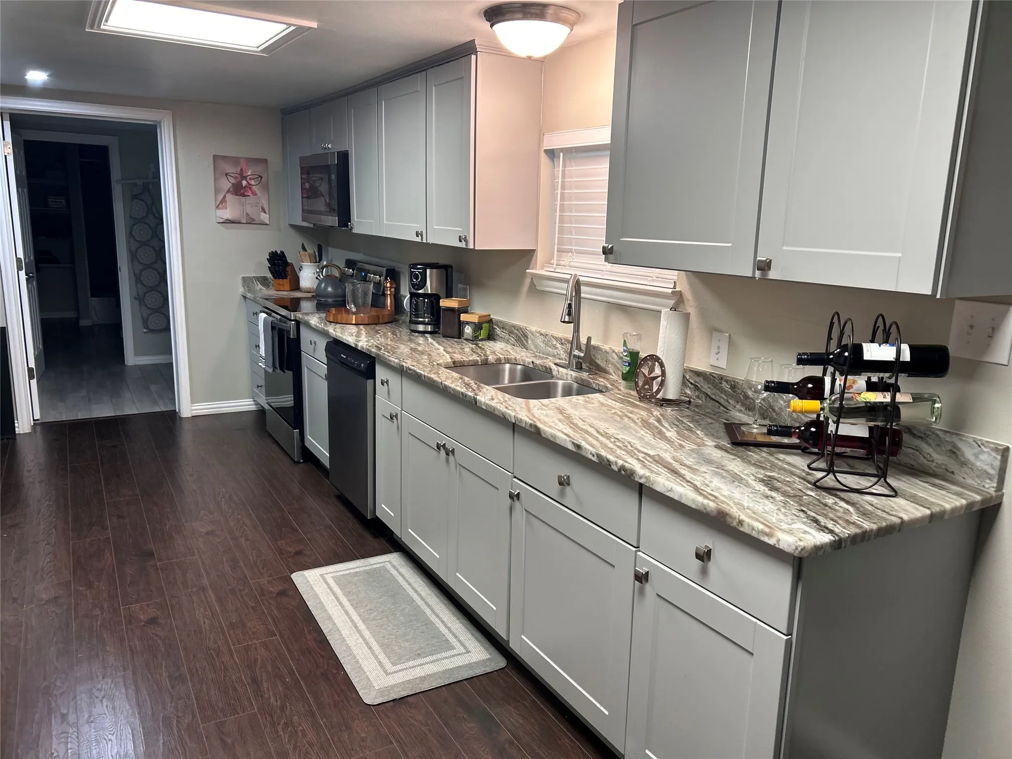 Single Family Residence For Rent in Denton County , 506 N Charles Street, Lewisville, Texas 75057, 3 Bedroom, 2 Bathroom, Garage spaces, 2,163 Sqft, built in 1962, Price $3,000, mls#21046659, Real Estate Agent in Lewisville, Homes For Rent in Denton county, Homes For Rent in Lewisville, Realtor in Lewisville Texas, Real Estate Brokerage Independent Realty Texas, Luminita Cordes Realtor