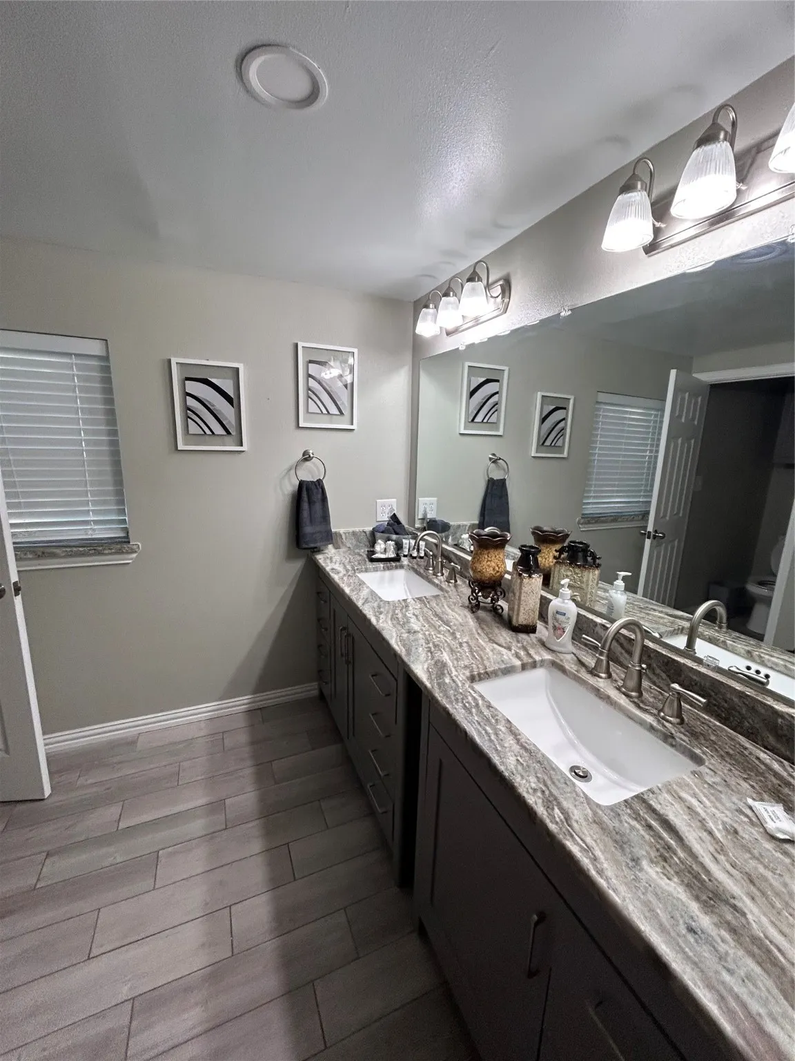 Single Family Residence For Rent in Denton County , 506 N Charles Street, Lewisville, Texas 75057, 3 Bedroom, 2 Bathroom, Garage spaces, 2,163 Sqft, built in 1962, Price $3,000, mls#21046659, Real Estate Agent in Lewisville, Homes For Rent in Denton county, Homes For Rent in Lewisville, Realtor in Lewisville Texas, Real Estate Brokerage Independent Realty Texas, Luminita Cordes Realtor