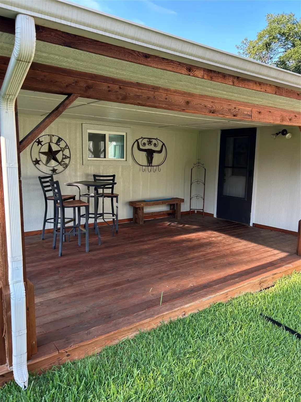 Single Family Residence For Rent in Denton County , 506 N Charles Street, Lewisville, Texas 75057, 3 Bedroom, 2 Bathroom, Garage spaces, 2,163 Sqft, built in 1962, Price $3,000, mls#21046659, Real Estate Agent in Lewisville, Homes For Rent in Denton county, Homes For Rent in Lewisville, Realtor in Lewisville Texas, Real Estate Brokerage Independent Realty Texas, Luminita Cordes Realtor