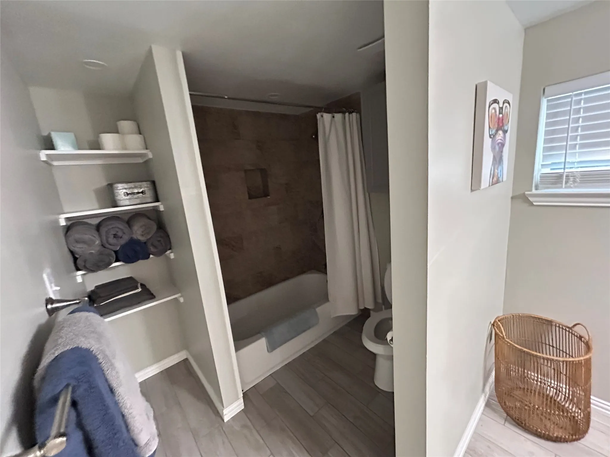 Single Family Residence For Rent in Denton County , 506 N Charles Street, Lewisville, Texas 75057, 3 Bedroom, 2 Bathroom, Garage spaces, 2,163 Sqft, built in 1962, Price $3,000, mls#21046659, Real Estate Agent in Lewisville, Homes For Rent in Denton county, Homes For Rent in Lewisville, Realtor in Lewisville Texas, Real Estate Brokerage Independent Realty Texas, Luminita Cordes Realtor