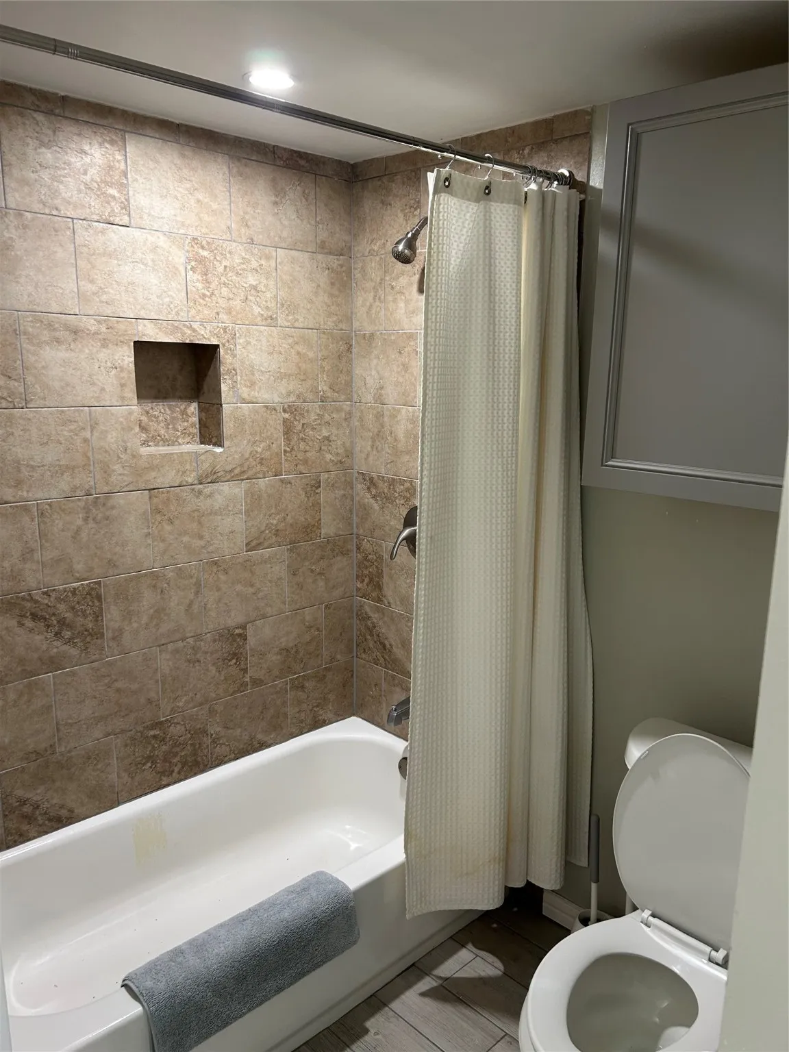 Single Family Residence For Rent in Denton County , 506 N Charles Street, Lewisville, Texas 75057, 3 Bedroom, 2 Bathroom, Garage spaces, 2,163 Sqft, built in 1962, Price $3,000, mls#21046659, Real Estate Agent in Lewisville, Homes For Rent in Denton county, Homes For Rent in Lewisville, Realtor in Lewisville Texas, Real Estate Brokerage Independent Realty Texas, Luminita Cordes Realtor