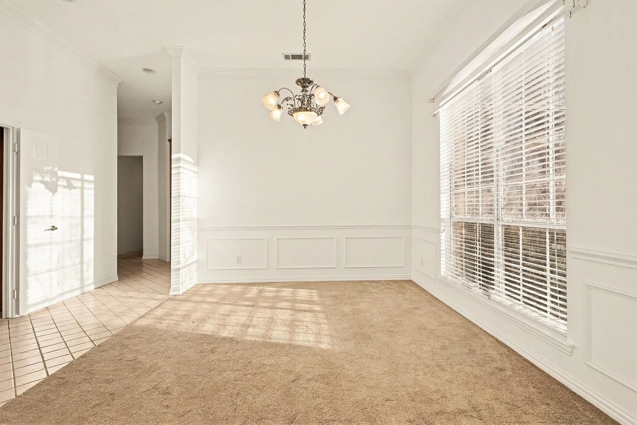 Single Family Residence For Sale in Kaufman County , 1001 W Remington Park Drive, Terrell, Texas 75160, 4 Bedroom, 4 Bathroom, 3 Garage spaces, 2,927 Sqft, built in 2002, mls#21046609, Real Estate Agent in Terrell, Homes For Sale in Kaufman county, Homes For Sale in Terrell, Realtor in Terrell Texas, Real Estate Brokerage Independent Realty Texas, Luminita Cordes Realtor