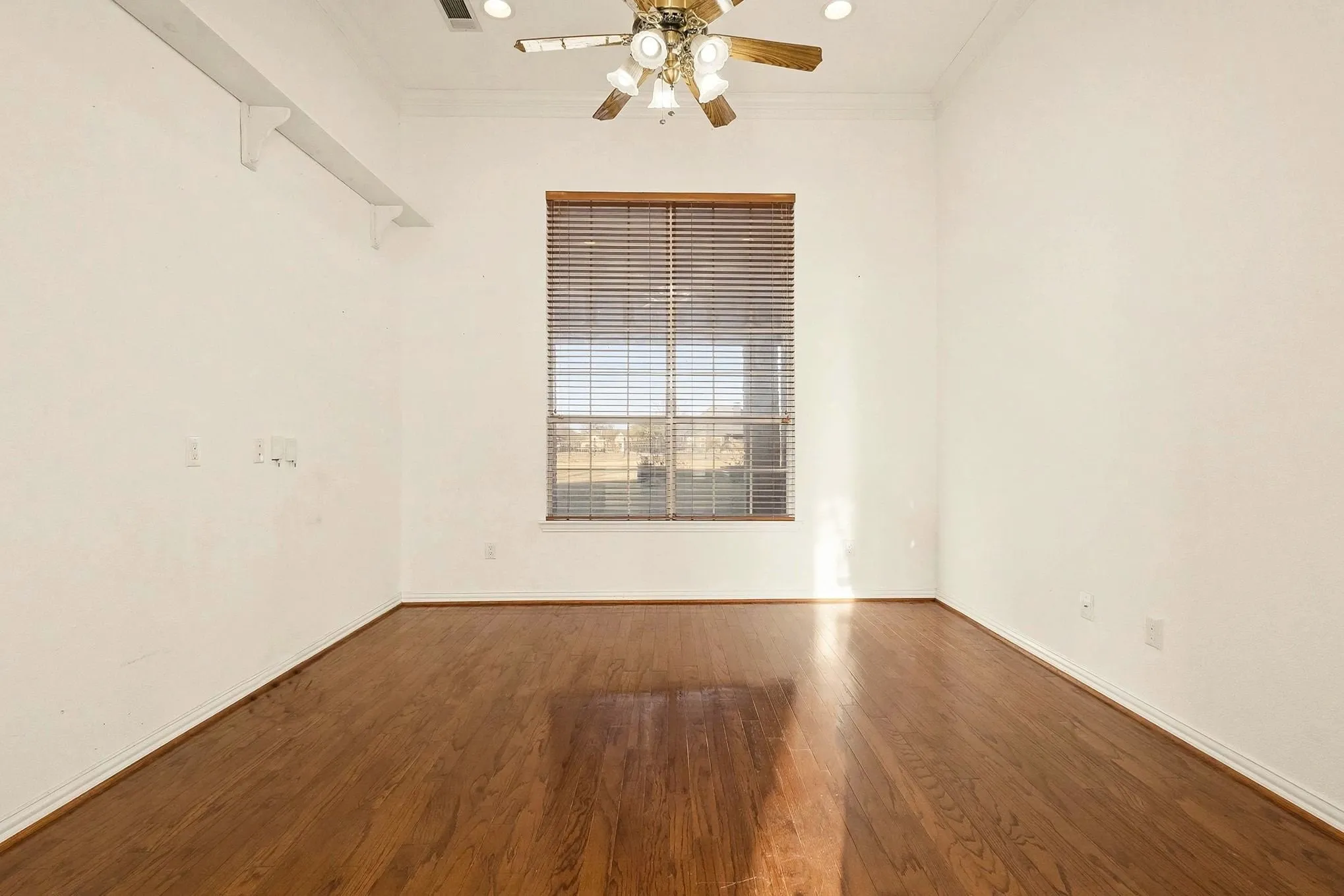 Single Family Residence For Sale in Kaufman County , 1001 W Remington Park Drive, Terrell, Texas 75160, 4 Bedroom, 4 Bathroom, 3 Garage spaces, 2,927 Sqft, built in 2002, mls#21046609, Real Estate Agent in Terrell, Homes For Sale in Kaufman county, Homes For Sale in Terrell, Realtor in Terrell Texas, Real Estate Brokerage Independent Realty Texas, Luminita Cordes Realtor