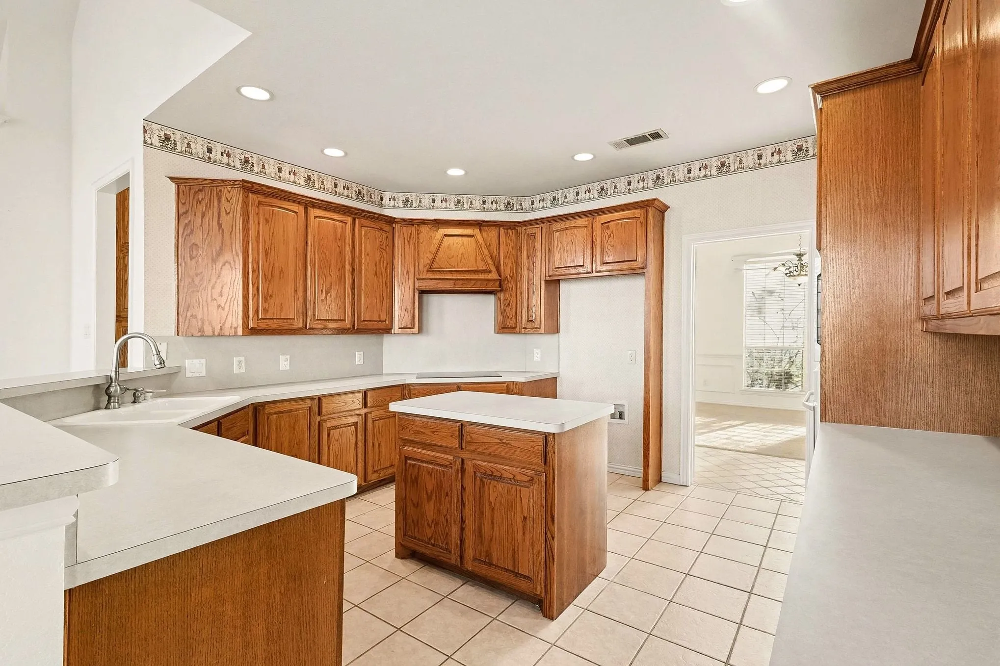 Single Family Residence For Sale in Kaufman County , 1001 W Remington Park Drive, Terrell, Texas 75160, 4 Bedroom, 4 Bathroom, 3 Garage spaces, 2,927 Sqft, built in 2002, mls#21046609, Real Estate Agent in Terrell, Homes For Sale in Kaufman county, Homes For Sale in Terrell, Realtor in Terrell Texas, Real Estate Brokerage Independent Realty Texas, Luminita Cordes Realtor