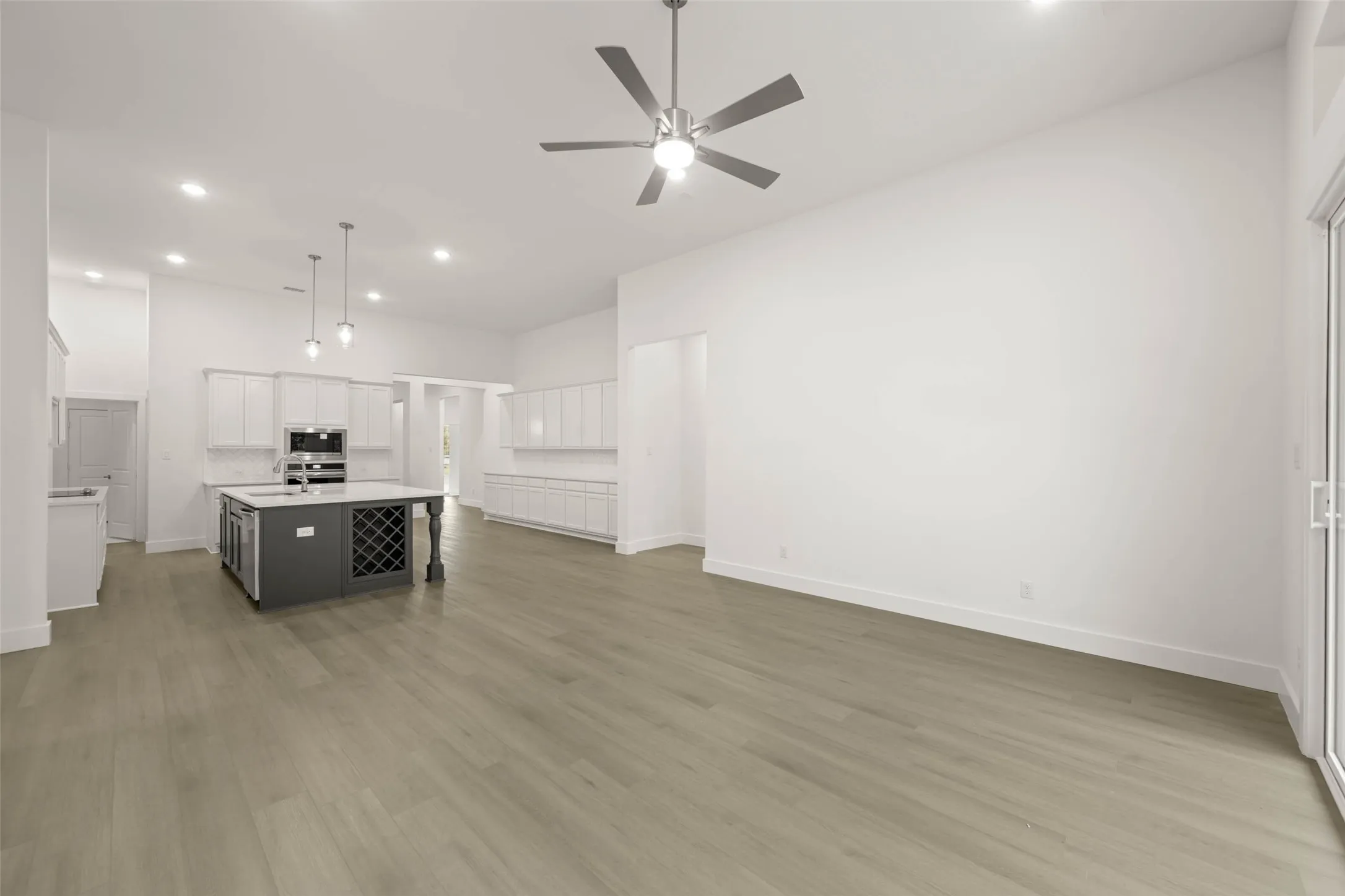 1911 Aspen- Living Room-1
