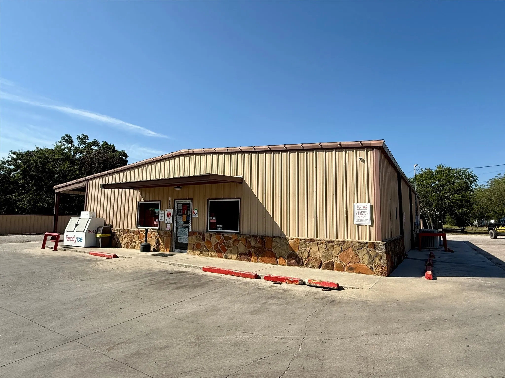 Retail For Sale in Brown County , 1001 Vine Street, Brownwood, Texas 76801, 0, 0, Garage spaces, 0 Sqft, built in 2000, Preowned, Price $1,900,000, mls#21047246, Real Estate Agent in Brownwood, Homes For Sale in Brown county, Homes For Sale in Brownwood, Realtor in Brownwood Texas, Real Estate Brokerage Independent Realty Texas, Luminita Cordes Realtor