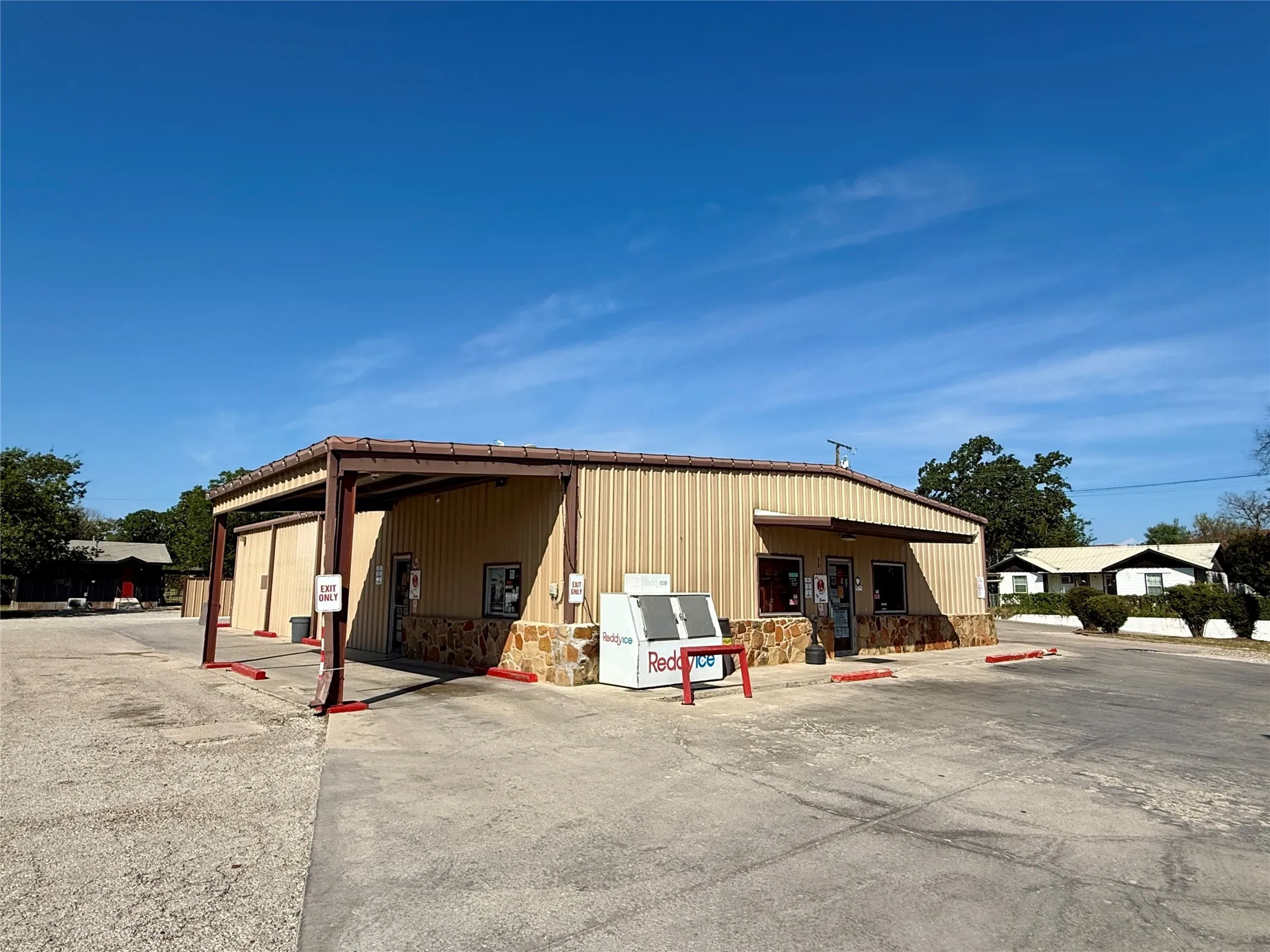 Retail For Sale in Brown County , 1001 Vine Street, Brownwood, Texas 76801, 0, 0, Garage spaces, 0 Sqft, built in 2000, Preowned, Price $1,900,000, mls#21047246, Real Estate Agent in Brownwood, Homes For Sale in Brown county, Homes For Sale in Brownwood, Realtor in Brownwood Texas, Real Estate Brokerage Independent Realty Texas, Luminita Cordes Realtor