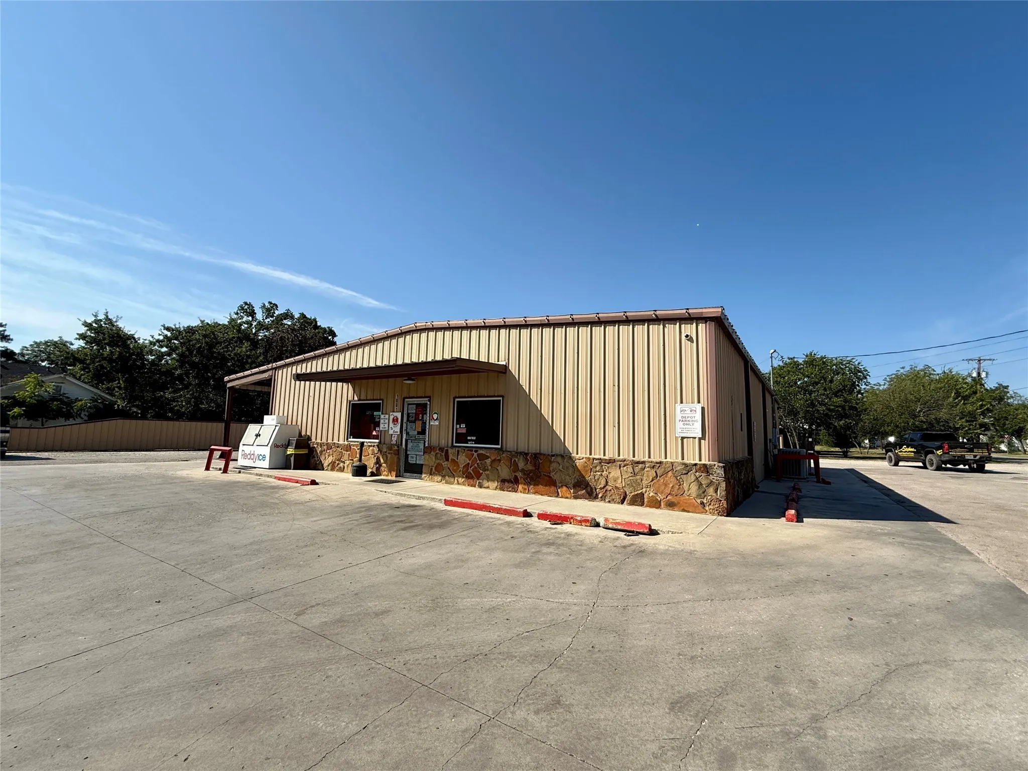 Retail For Sale in Brown County , 1001 Vine Street, Brownwood, Texas 76801, 0, 0, Garage spaces, 0 Sqft, built in 2000, Preowned, Price $1,900,000, mls#21047246, Real Estate Agent in Brownwood, Homes For Sale in Brown county, Homes For Sale in Brownwood, Realtor in Brownwood Texas, Real Estate Brokerage Independent Realty Texas, Luminita Cordes Realtor