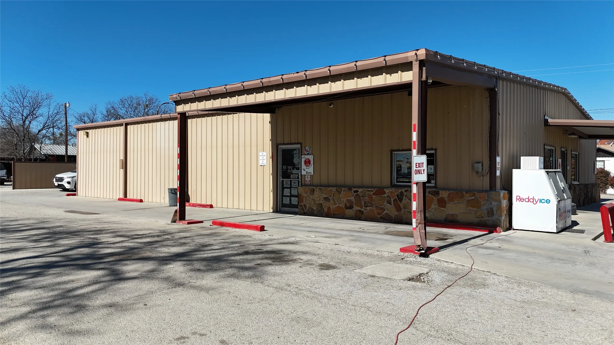 Retail For Sale in Brown County , 1001 Vine Street, Brownwood, Texas 76801, 0, 0, Garage spaces, 0 Sqft, built in 2000, Preowned, Price $1,900,000, mls#21047246, Real Estate Agent in Brownwood, Homes For Sale in Brown county, Homes For Sale in Brownwood, Realtor in Brownwood Texas, Real Estate Brokerage Independent Realty Texas, Luminita Cordes Realtor