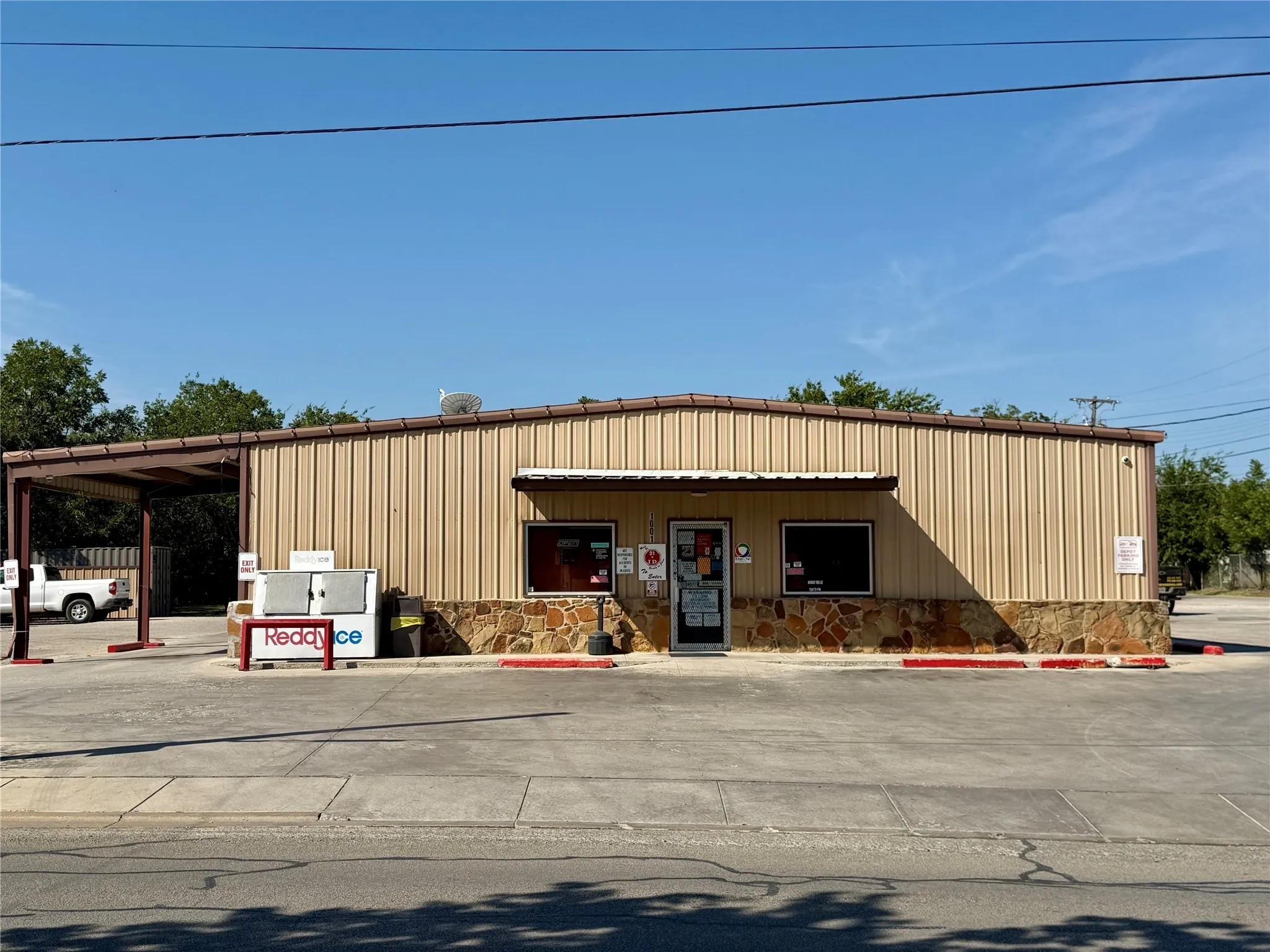 Retail For Sale in Brown County , 1001 Vine Street, Brownwood, Texas 76801, 0, 0, Garage spaces, 0 Sqft, built in 2000, Preowned, Price $1,900,000, mls#21047246, Real Estate Agent in Brownwood, Homes For Sale in Brown county, Homes For Sale in Brownwood, Realtor in Brownwood Texas, Real Estate Brokerage Independent Realty Texas, Luminita Cordes Realtor