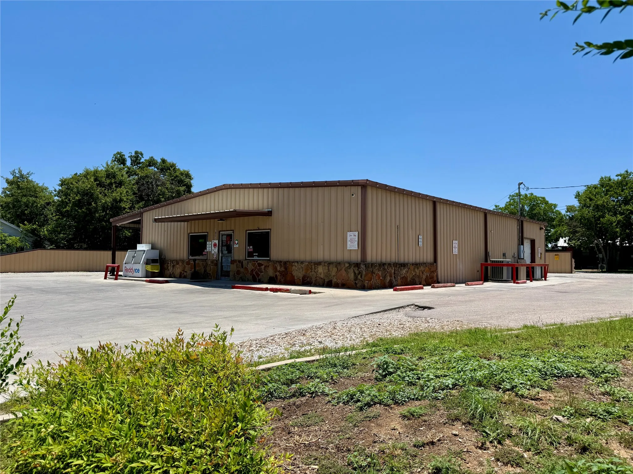 Business For Sale in Brown County , 1001 A Vine, Brownwood, Texas 76801, 0, 0, Garage spaces, 0 Sqft, built in 1997, Preowned, Price $2,825,000, mls#21047293, Real Estate Agent in Brownwood, Homes For Sale in Brown county, Homes For Sale in Brownwood, Realtor in Brownwood Texas, Real Estate Brokerage Independent Realty Texas, Luminita Cordes Realtor