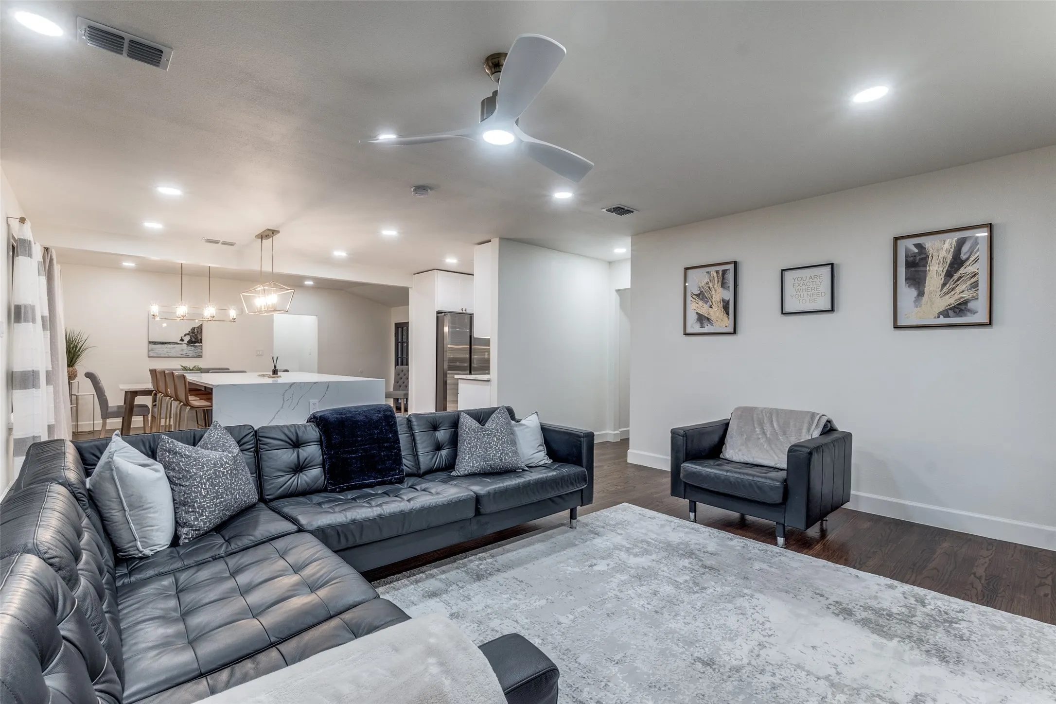 Single Family Residence For Rent in Dallas County , 9026 Livenshire Drive, Dallas, Texas 75238, 4 Bedroom, 3 Bathroom, Garage spaces, 1,952 Sqft, built in 1955, mls#21046580, Real Estate Agent in Dallas, Homes For Rent in Dallas county, Homes For Rent in Dallas, Realtor in Dallas Texas, Real Estate Brokerage Independent Realty Texas, Luminita Cordes Realtor