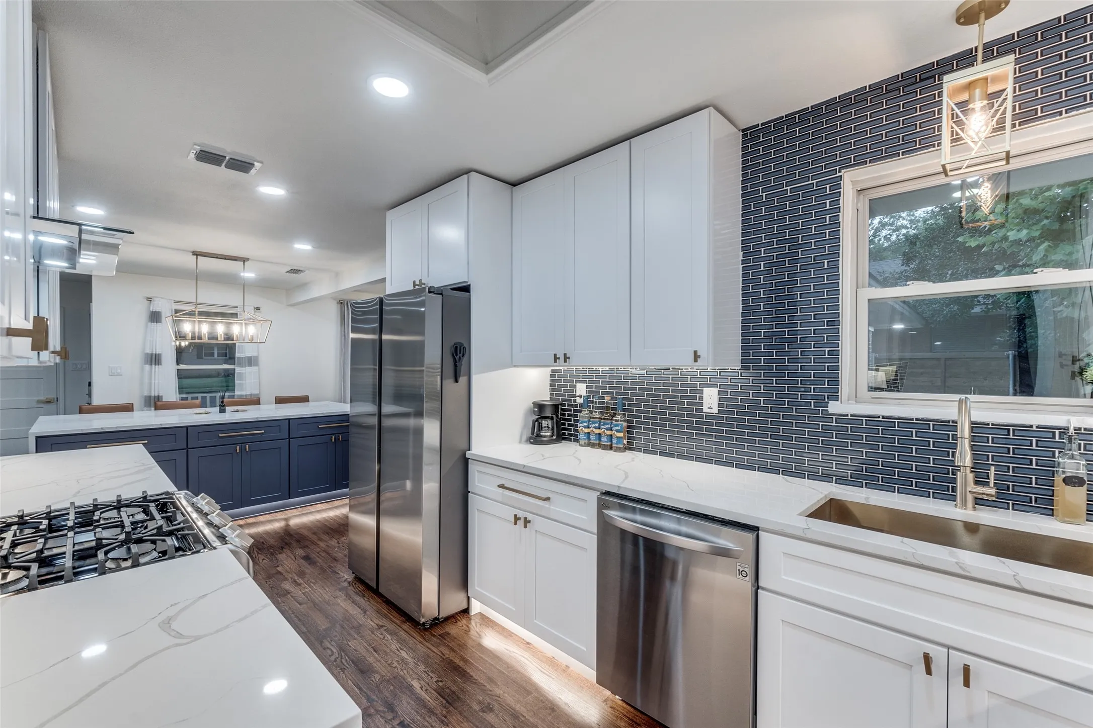 Single Family Residence For Rent in Dallas County , 9026 Livenshire Drive, Dallas, Texas 75238, 4 Bedroom, 3 Bathroom, Garage spaces, 1,952 Sqft, built in 1955, mls#21046580, Real Estate Agent in Dallas, Homes For Rent in Dallas county, Homes For Rent in Dallas, Realtor in Dallas Texas, Real Estate Brokerage Independent Realty Texas, Luminita Cordes Realtor