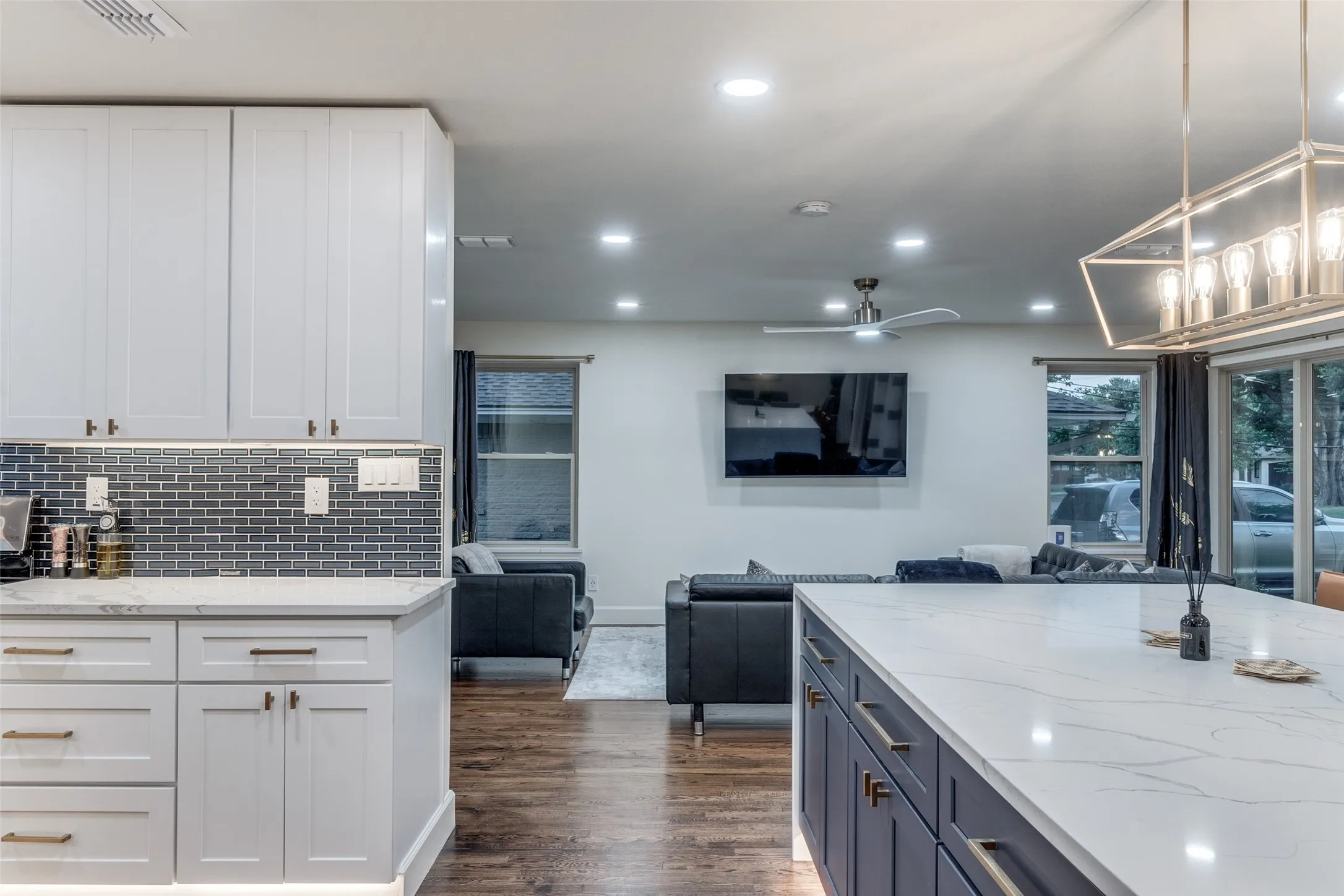 Single Family Residence For Rent in Dallas County , 9026 Livenshire Drive, Dallas, Texas 75238, 4 Bedroom, 3 Bathroom, Garage spaces, 1,952 Sqft, built in 1955, mls#21046580, Real Estate Agent in Dallas, Homes For Rent in Dallas county, Homes For Rent in Dallas, Realtor in Dallas Texas, Real Estate Brokerage Independent Realty Texas, Luminita Cordes Realtor