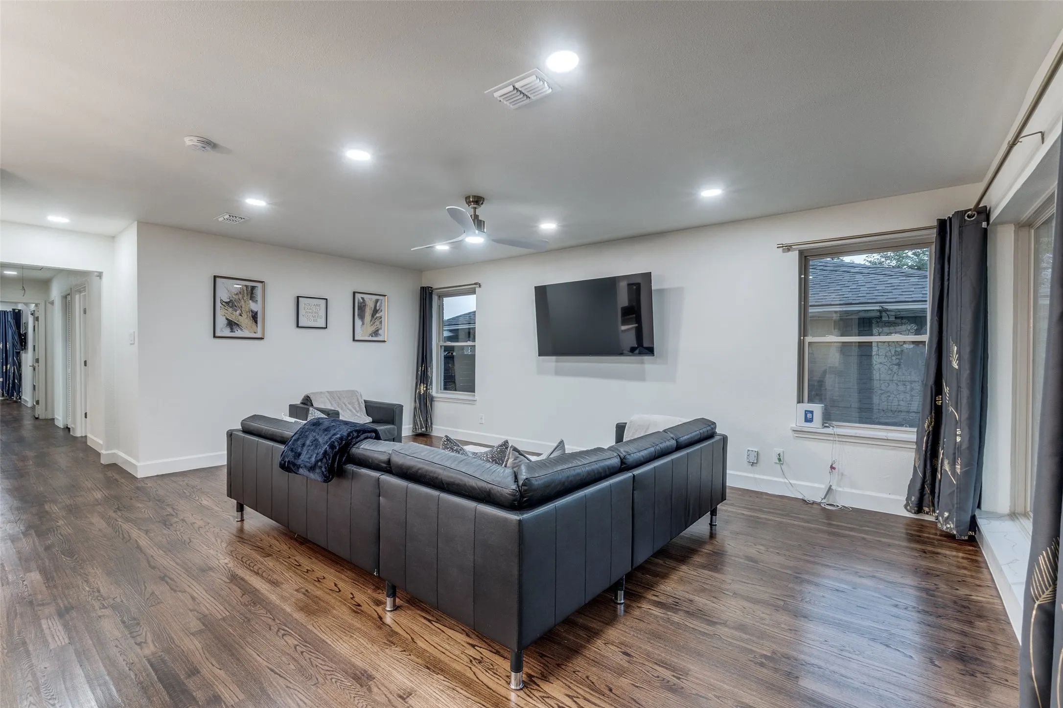 Single Family Residence For Rent in Dallas County , 9026 Livenshire Drive, Dallas, Texas 75238, 4 Bedroom, 3 Bathroom, Garage spaces, 1,952 Sqft, built in 1955, mls#21046580, Real Estate Agent in Dallas, Homes For Rent in Dallas county, Homes For Rent in Dallas, Realtor in Dallas Texas, Real Estate Brokerage Independent Realty Texas, Luminita Cordes Realtor