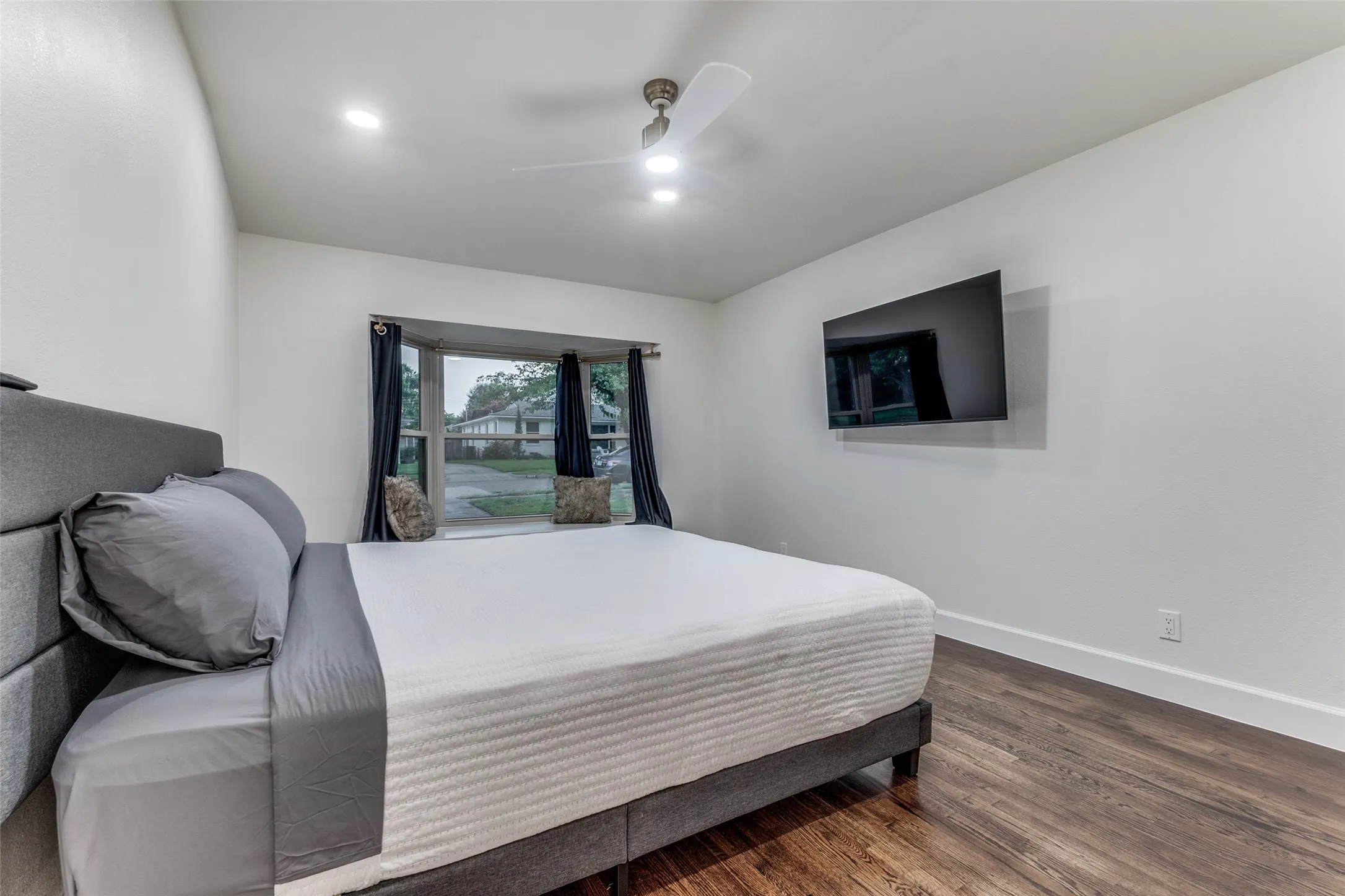 Single Family Residence For Rent in Dallas County , 9026 Livenshire Drive, Dallas, Texas 75238, 4 Bedroom, 3 Bathroom, Garage spaces, 1,952 Sqft, built in 1955, mls#21046580, Real Estate Agent in Dallas, Homes For Rent in Dallas county, Homes For Rent in Dallas, Realtor in Dallas Texas, Real Estate Brokerage Independent Realty Texas, Luminita Cordes Realtor