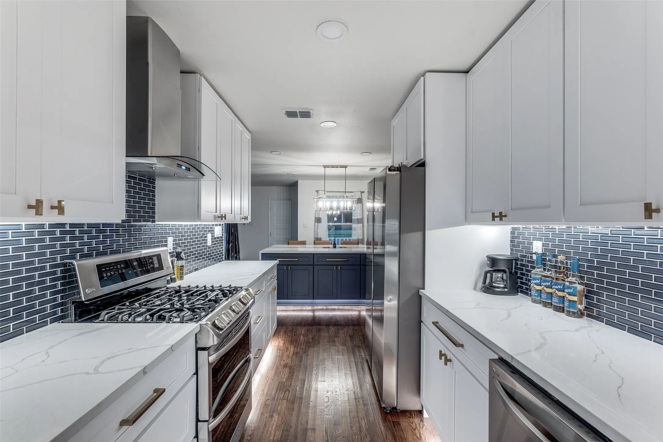 Single Family Residence For Rent in Dallas County , 9026 Livenshire Drive, Dallas, Texas 75238, 4 Bedroom, 3 Bathroom, Garage spaces, 1,952 Sqft, built in 1955, mls#21046580, Real Estate Agent in Dallas, Homes For Rent in Dallas county, Homes For Rent in Dallas, Realtor in Dallas Texas, Real Estate Brokerage Independent Realty Texas, Luminita Cordes Realtor