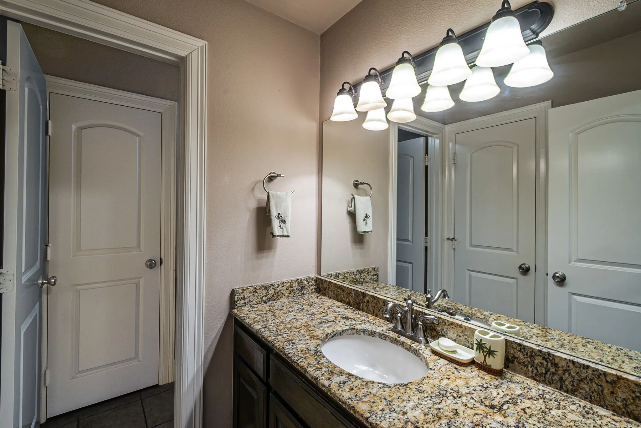 Upstairs guest bathroom with granite countertops.