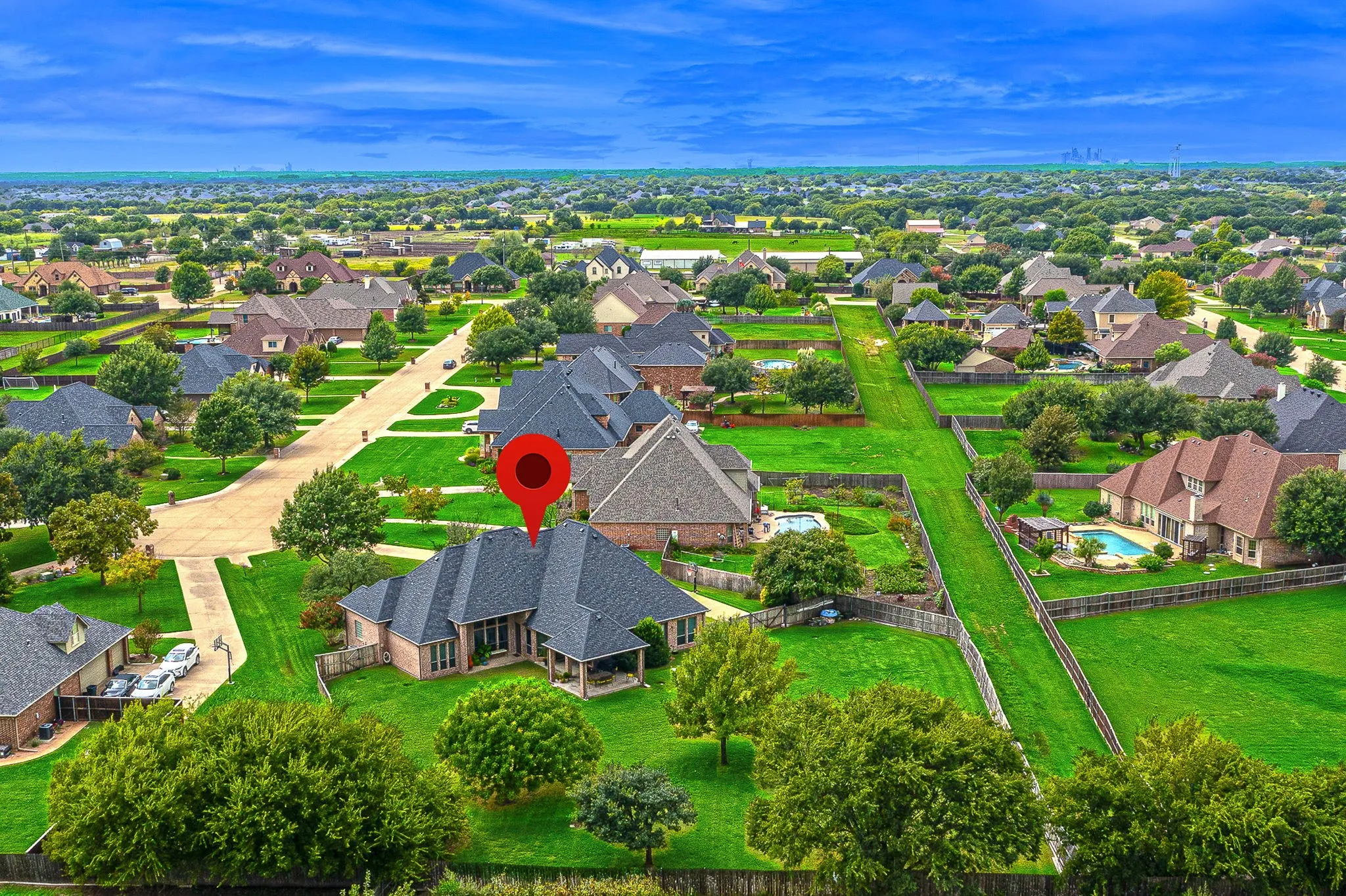 Single Family Residence For Sale in Ellis County , 8271 Glenwick Drive, Waxahachie, Texas 75167, 4 Bedroom, 3 Bathroom, 4 Garage spaces, 3,427 Sqft, built in 2006, Preowned, mls#21040496, Real Estate Agent in Waxahachie, Homes For Sale in Ellis county, Homes For Sale in Waxahachie, Realtor in Waxahachie Texas, Real Estate Brokerage Independent Realty Texas, Luminita Cordes Realtor