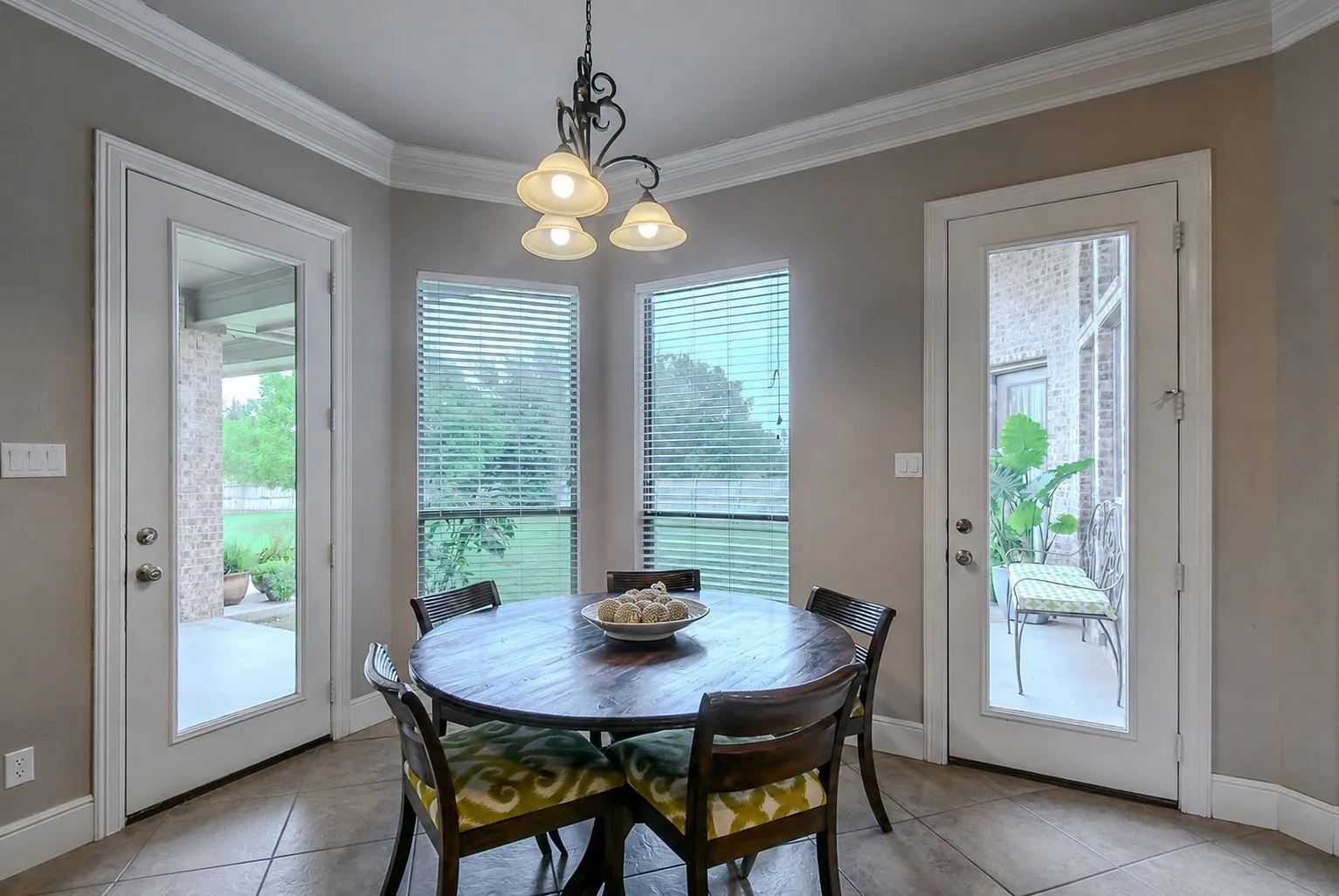 Spacious breakfast area with tons of natural lighting.