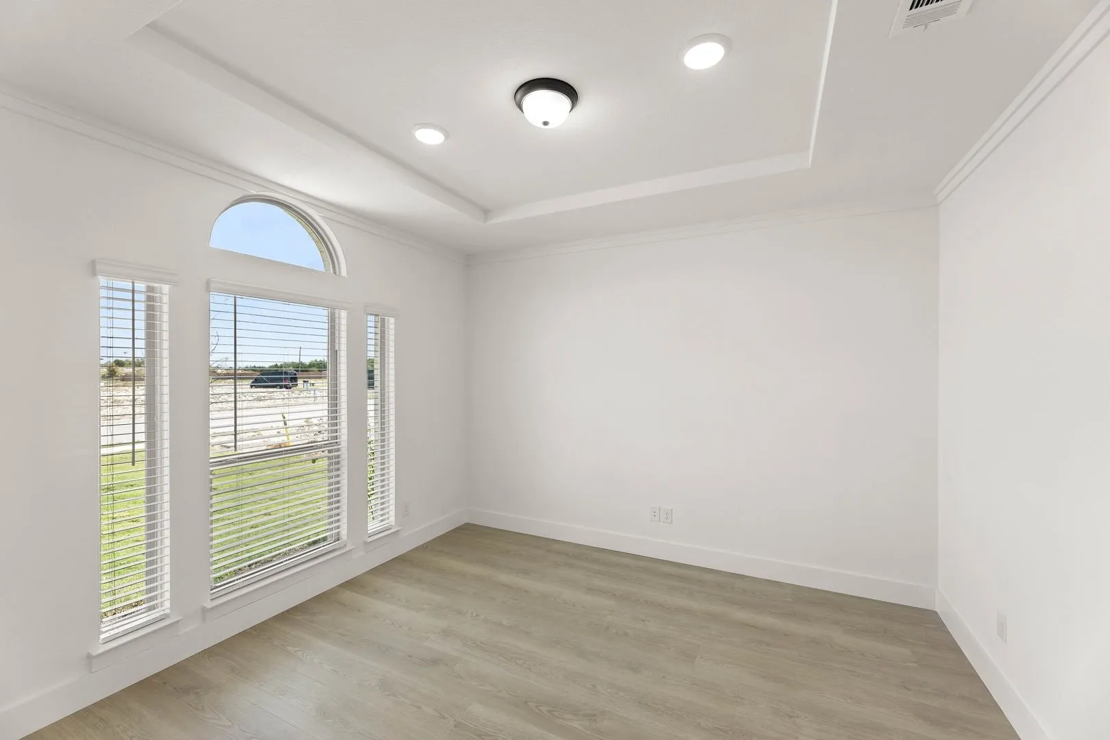 Single Family Residence For Sale in Ellis County , 1617 Whisperwood, Midlothian, Texas 76065, 5 Bedroom, 4 Bathroom, 2 Garage spaces, 3,946 Sqft, built in 2025, New Construction - Complete, mls#21047370, Real Estate Agent in Midlothian, Homes For Sale in Ellis county, Homes For Sale in Midlothian, Realtor in Midlothian Texas, Real Estate Brokerage Independent Realty Texas, Luminita Cordes Realtor