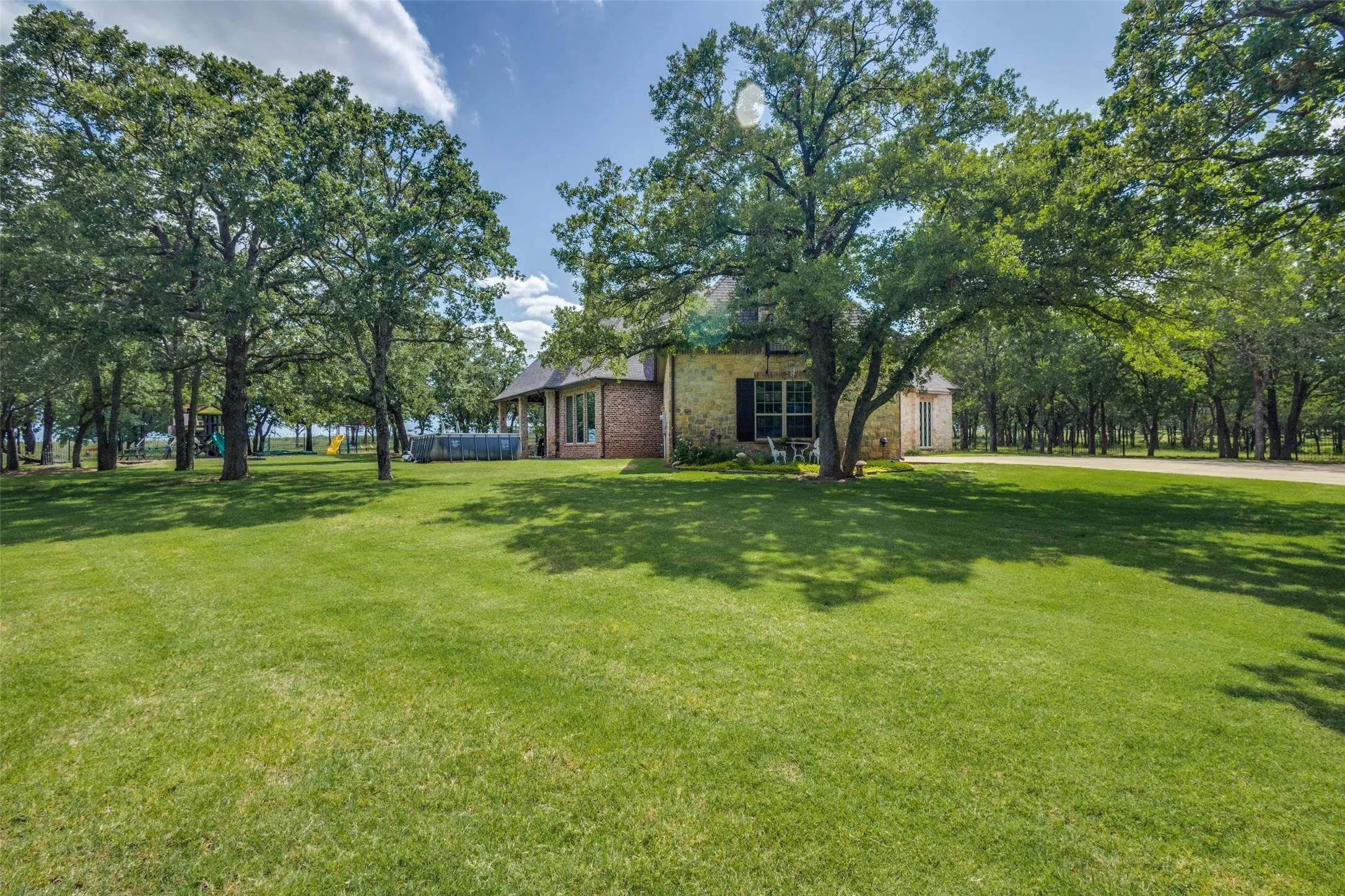 View of grassy yard