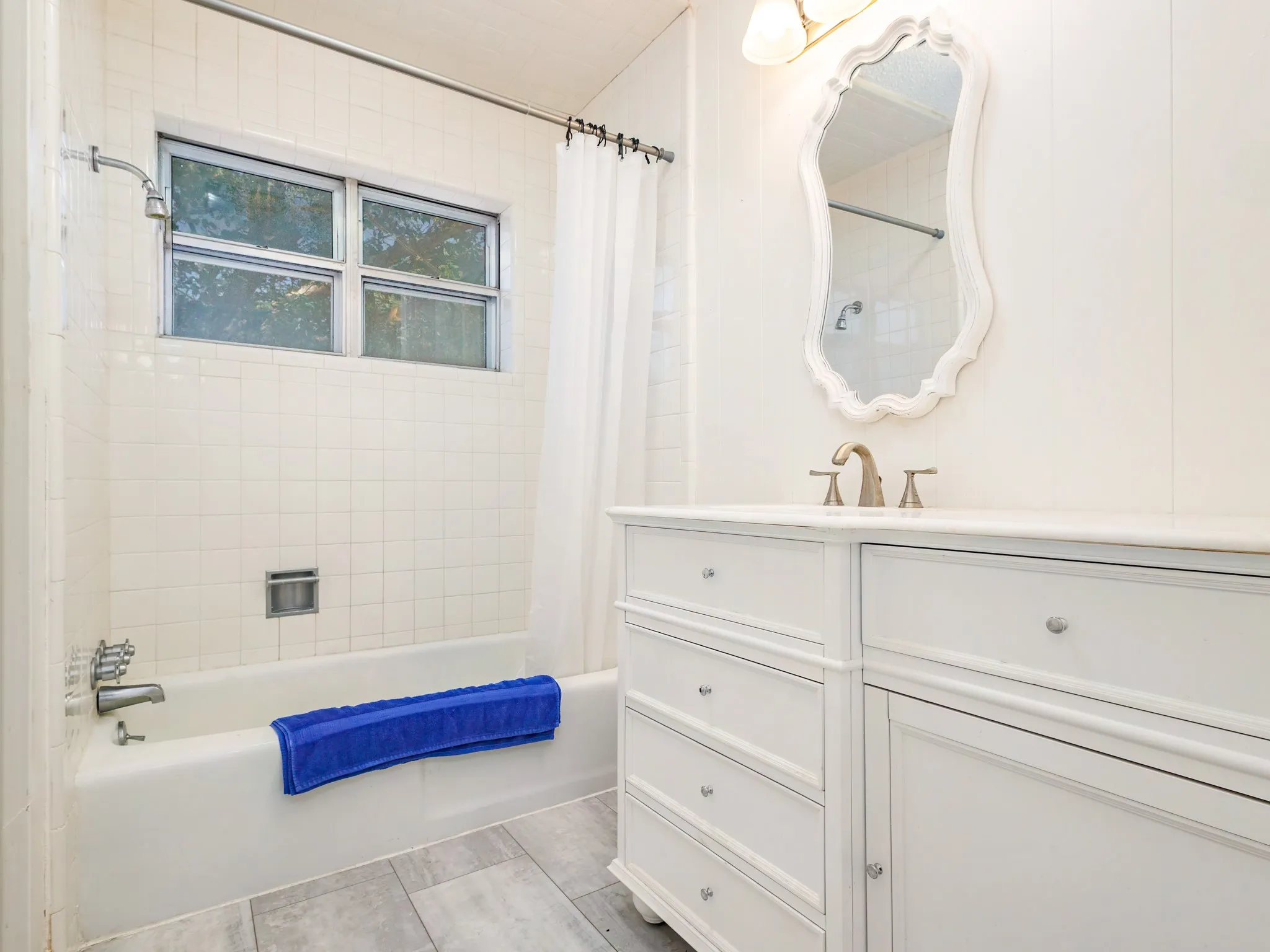 Ensuite Bath 3