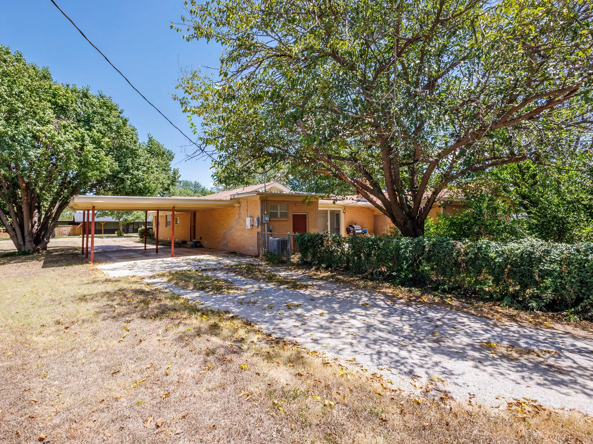 Single Family Residence For Sale in Brown County , 1909 8th Street, Brownwood, Texas 76801, 4 Bedroom, 4 Bathroom, Garage spaces, 3,574 Sqft, built in 0, mls#21044056, Real Estate Agent in Brownwood, Homes For Sale in Brown county, Homes For Sale in Brownwood, Realtor in Brownwood Texas, Real Estate Brokerage Independent Realty Texas, Luminita Cordes Realtor