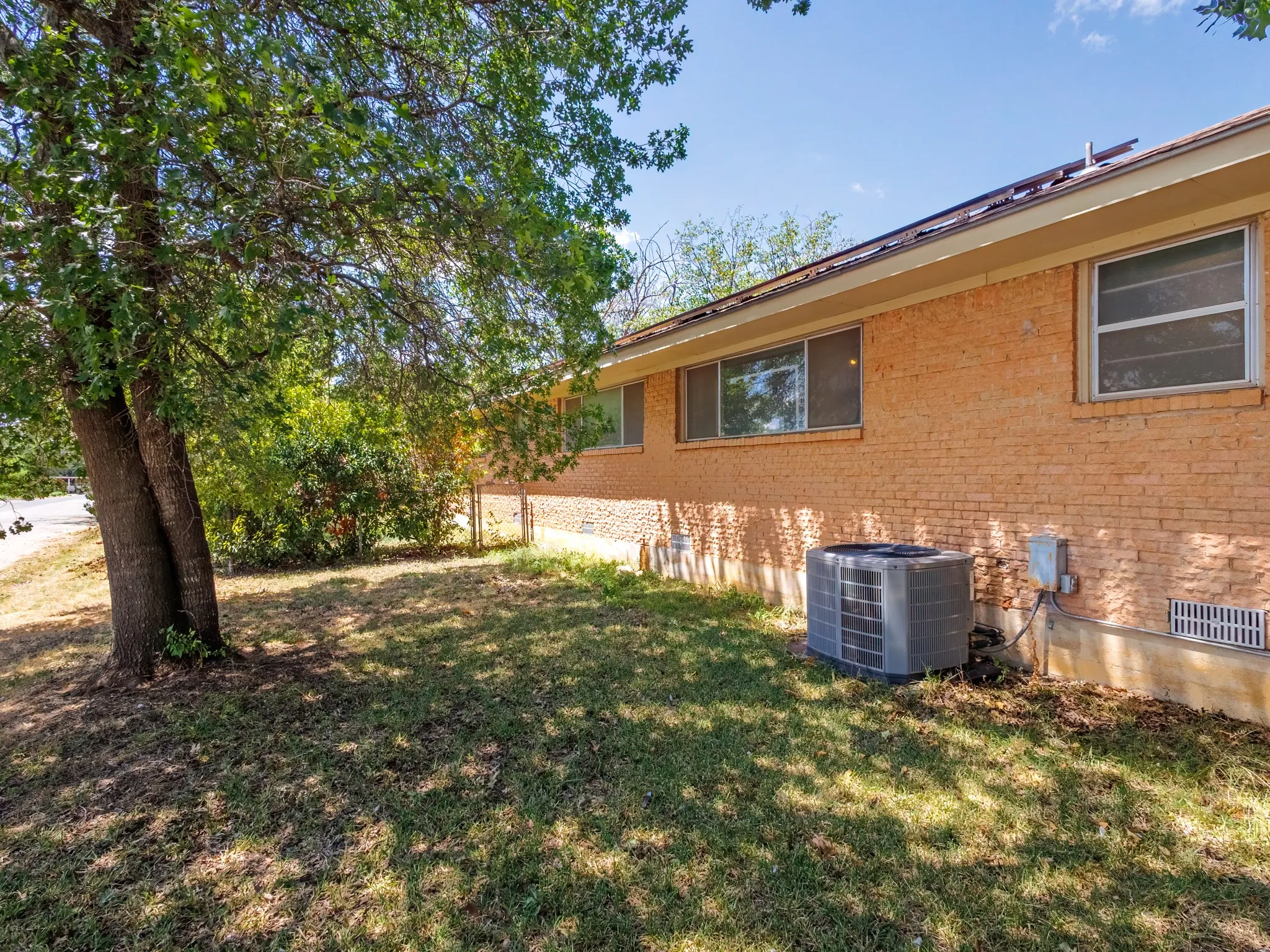 Single Family Residence For Sale in Brown County , 1909 8th Street, Brownwood, Texas 76801, 4 Bedroom, 4 Bathroom, Garage spaces, 3,574 Sqft, built in 0, mls#21044056, Real Estate Agent in Brownwood, Homes For Sale in Brown county, Homes For Sale in Brownwood, Realtor in Brownwood Texas, Real Estate Brokerage Independent Realty Texas, Luminita Cordes Realtor