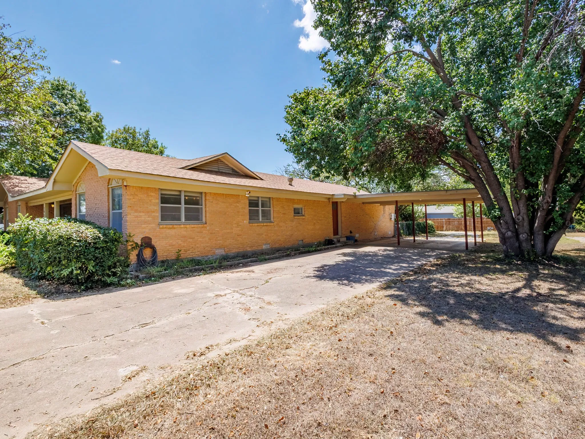 Single Family Residence For Sale in Brown County , 1909 8th Street, Brownwood, Texas 76801, 4 Bedroom, 4 Bathroom, Garage spaces, 3,574 Sqft, built in 0, mls#21044056, Real Estate Agent in Brownwood, Homes For Sale in Brown county, Homes For Sale in Brownwood, Realtor in Brownwood Texas, Real Estate Brokerage Independent Realty Texas, Luminita Cordes Realtor
