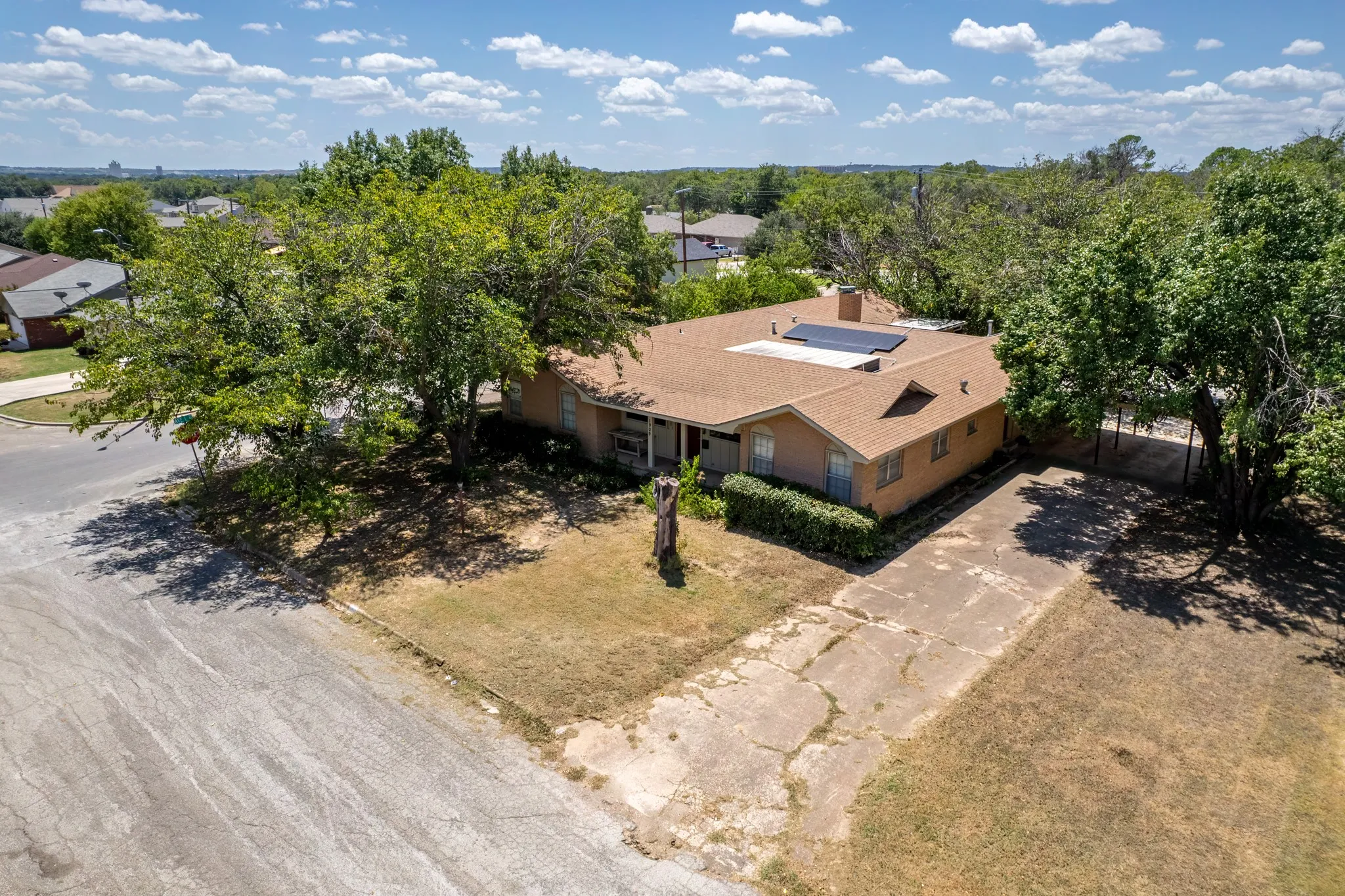 Single Family Residence For Sale in Brown County , 1909 8th Street, Brownwood, Texas 76801, 4 Bedroom, 4 Bathroom, Garage spaces, 3,574 Sqft, built in 0, mls#21044056, Real Estate Agent in Brownwood, Homes For Sale in Brown county, Homes For Sale in Brownwood, Realtor in Brownwood Texas, Real Estate Brokerage Independent Realty Texas, Luminita Cordes Realtor