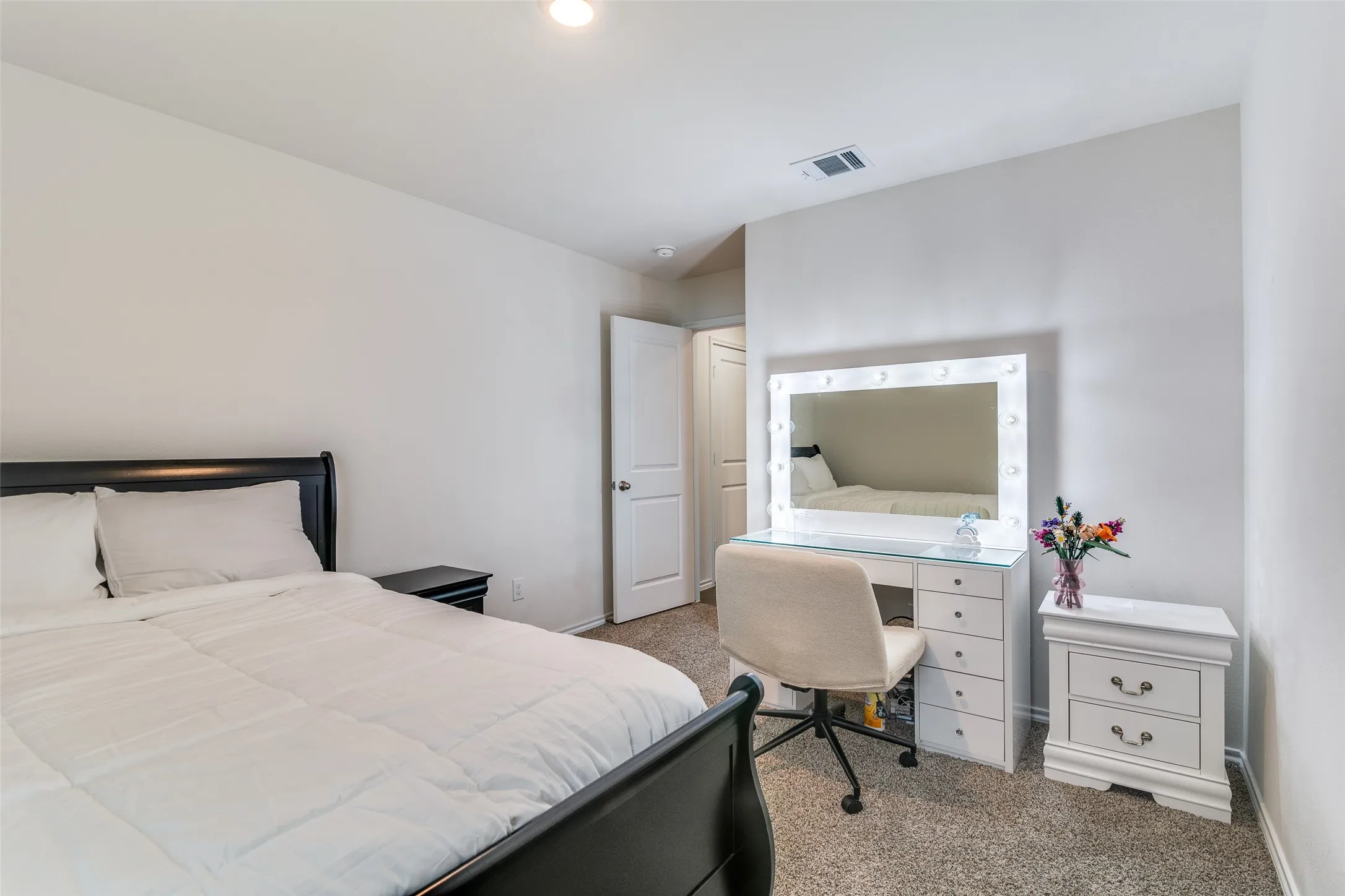 Bedroom off to itself would make great office.