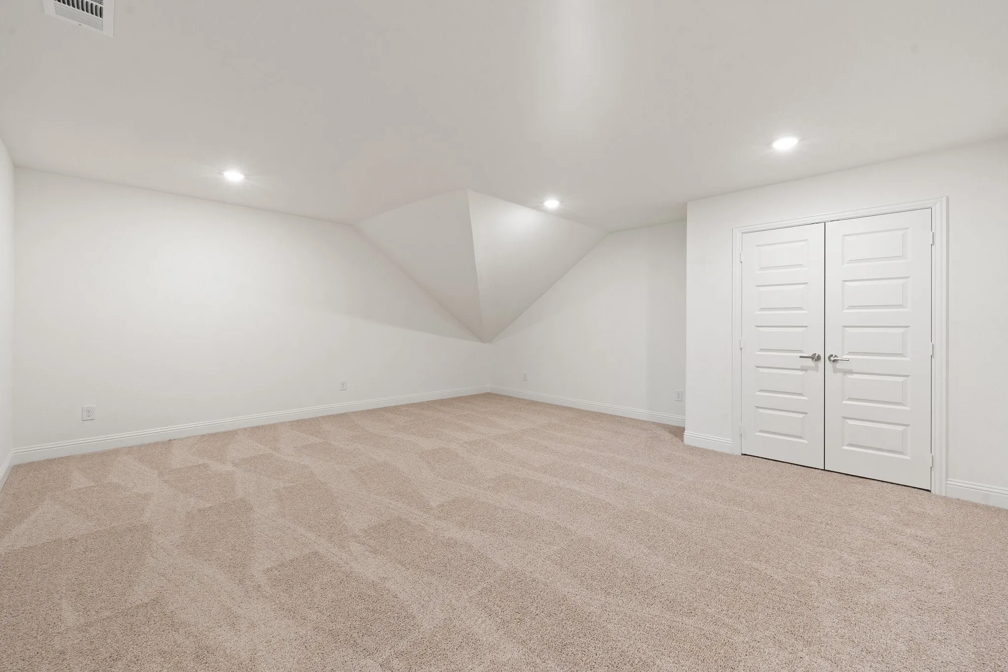 Single Family Residence For Sale in Ellis County , 10305 Livestock Avenue, Venus, Texas 76084, 5 Bedroom, 3 Bathroom, 2 Garage spaces, 2,581 Sqft, built in 2025, mls#21044431, Real Estate Agent in Venus, Homes For Sale in Ellis county, Homes For Sale in Venus, Realtor in Venus Texas, Real Estate Brokerage Independent Realty Texas, Luminita Cordes Realtor