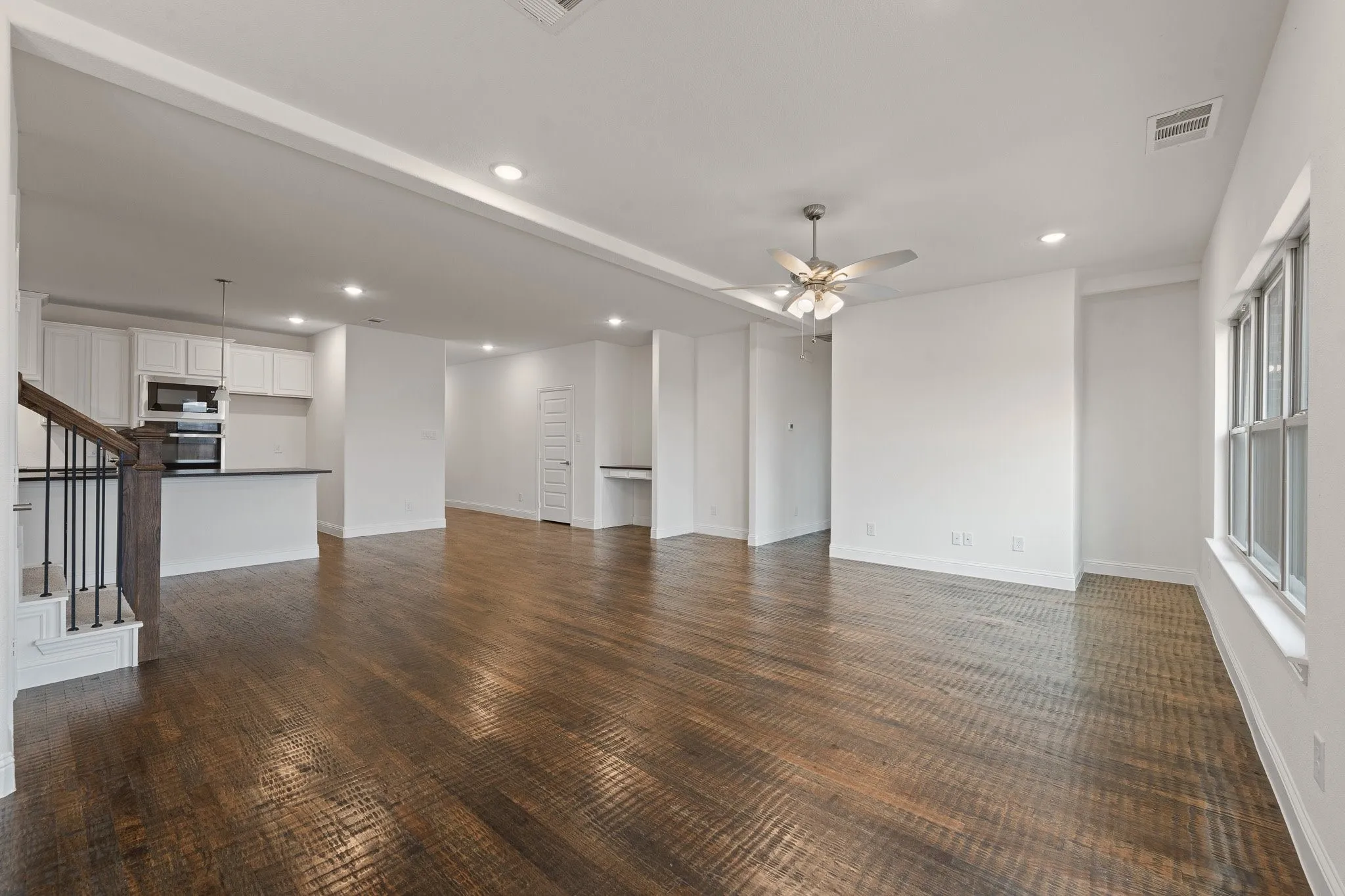 Single Family Residence For Sale in Ellis County , 10305 Livestock Avenue, Venus, Texas 76084, 5 Bedroom, 3 Bathroom, 2 Garage spaces, 2,581 Sqft, built in 2025, mls#21044431, Real Estate Agent in Venus, Homes For Sale in Ellis county, Homes For Sale in Venus, Realtor in Venus Texas, Real Estate Brokerage Independent Realty Texas, Luminita Cordes Realtor