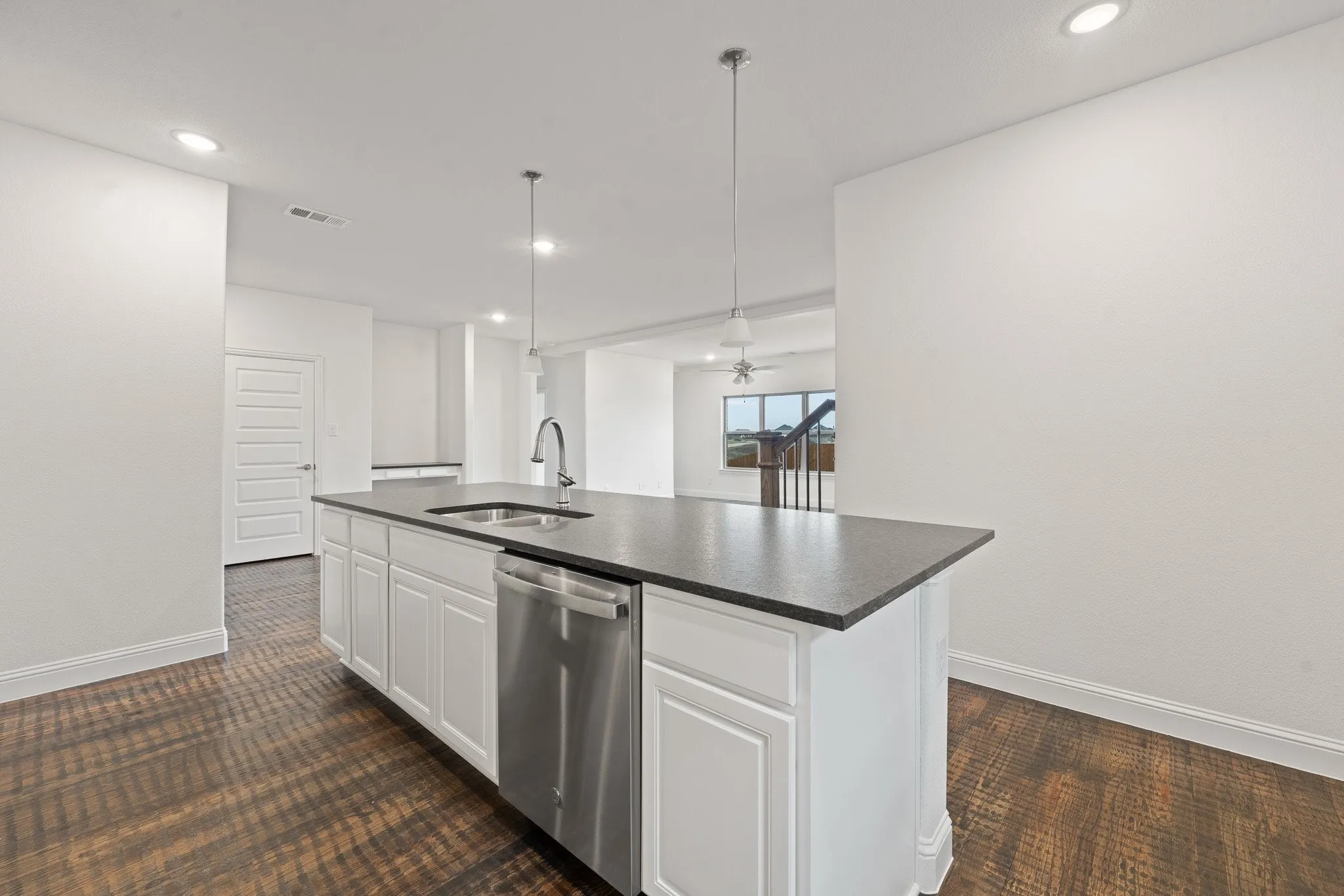 Single Family Residence For Sale in Ellis County , 10305 Livestock Avenue, Venus, Texas 76084, 5 Bedroom, 3 Bathroom, 2 Garage spaces, 2,581 Sqft, built in 2025, mls#21044431, Real Estate Agent in Venus, Homes For Sale in Ellis county, Homes For Sale in Venus, Realtor in Venus Texas, Real Estate Brokerage Independent Realty Texas, Luminita Cordes Realtor
